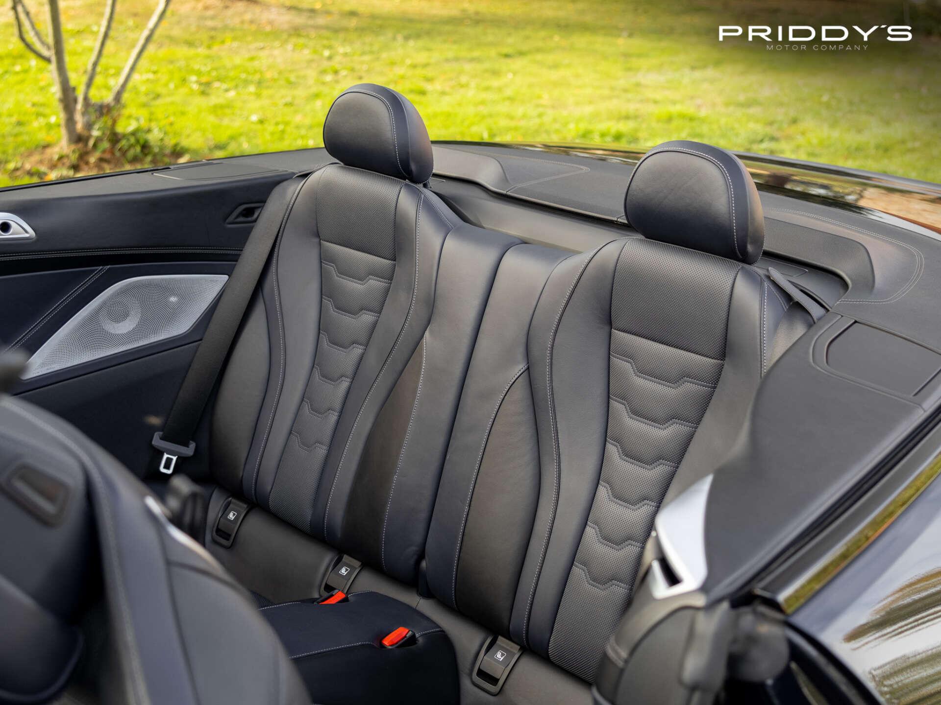 BMW 8 Series view 23