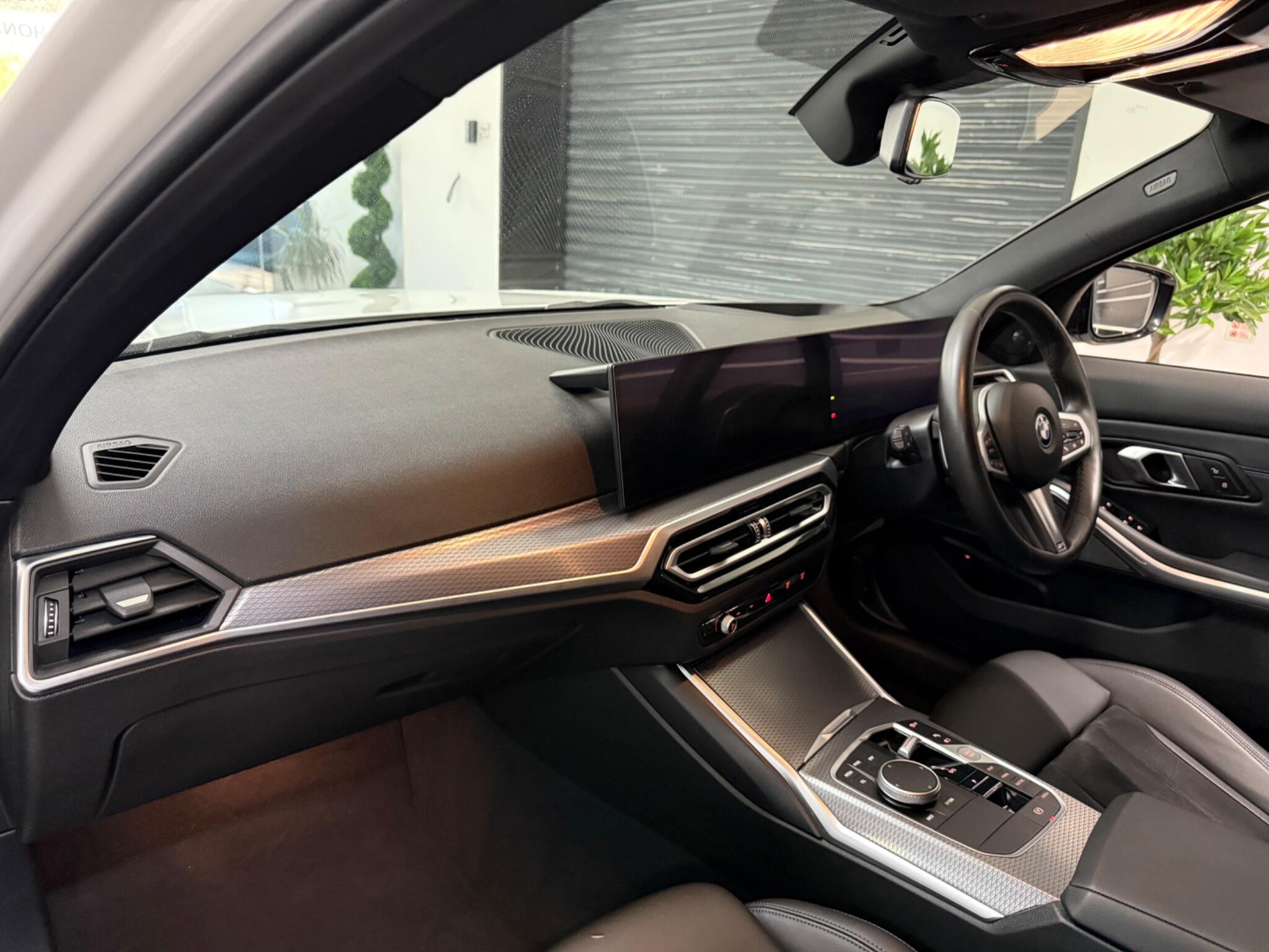 BMW 3 Series view 40