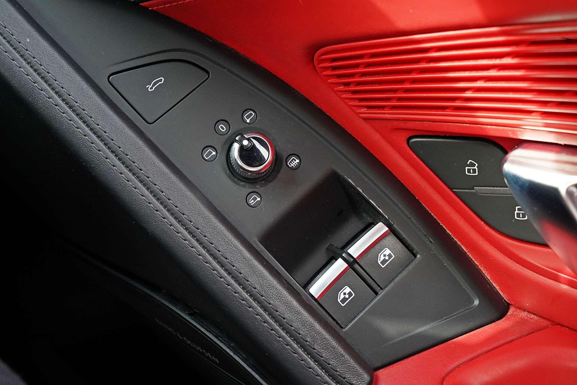 Audi R8 view 34