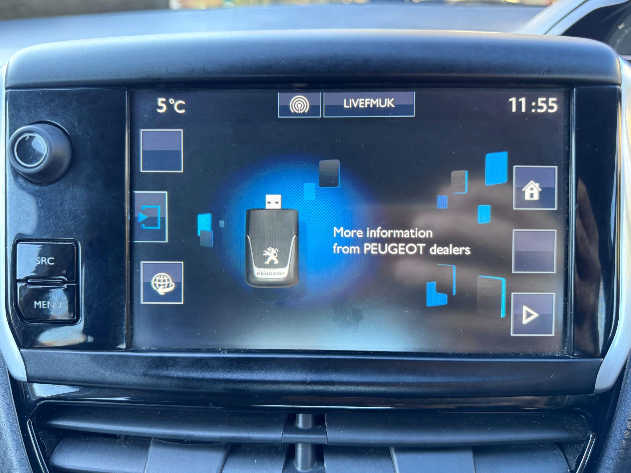2016 Peugeot 208 image 29