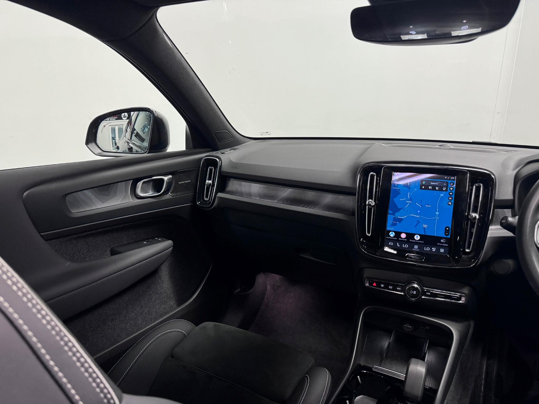Volvo XC40 view 31