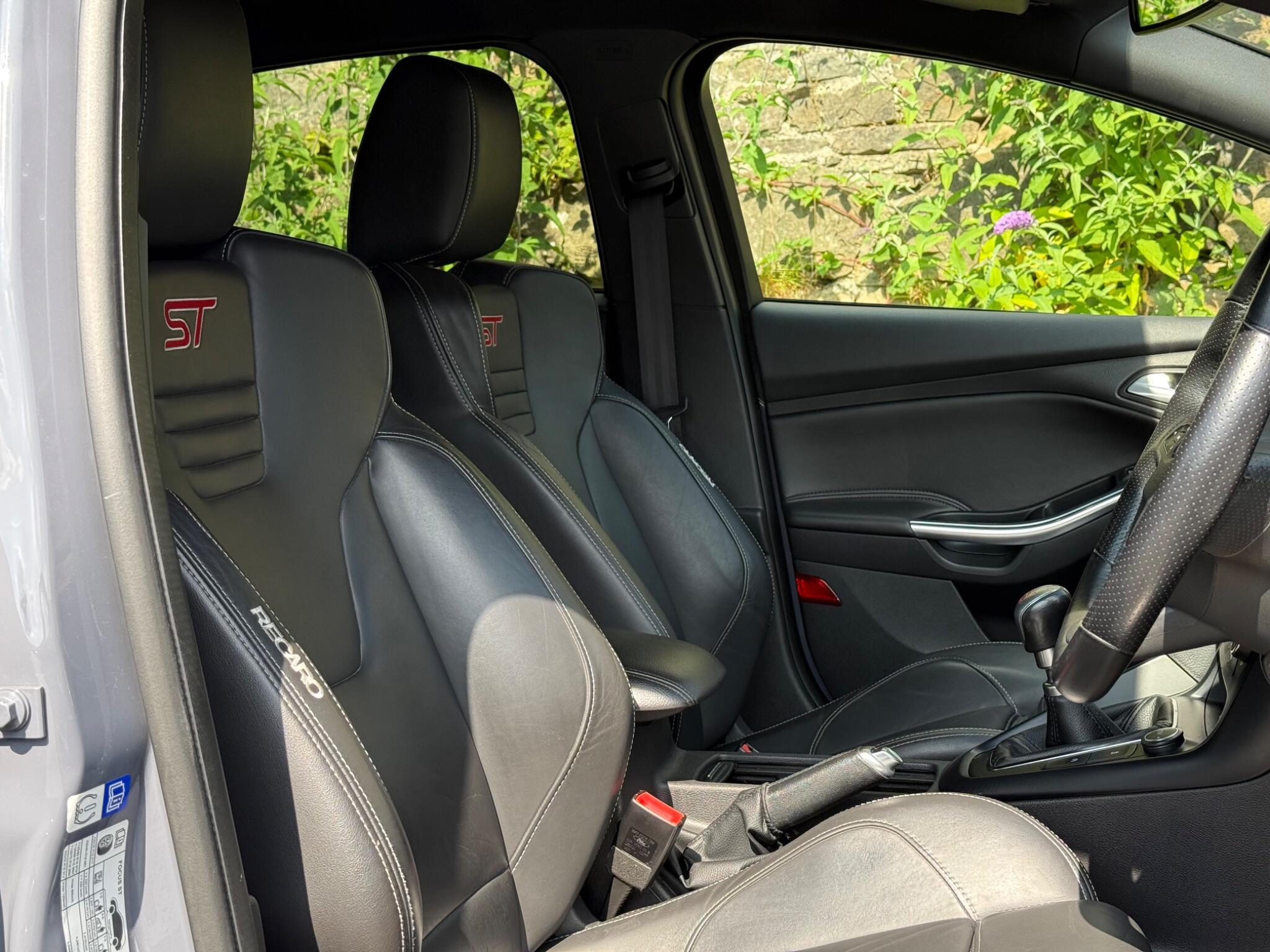 Ford Focus view 12