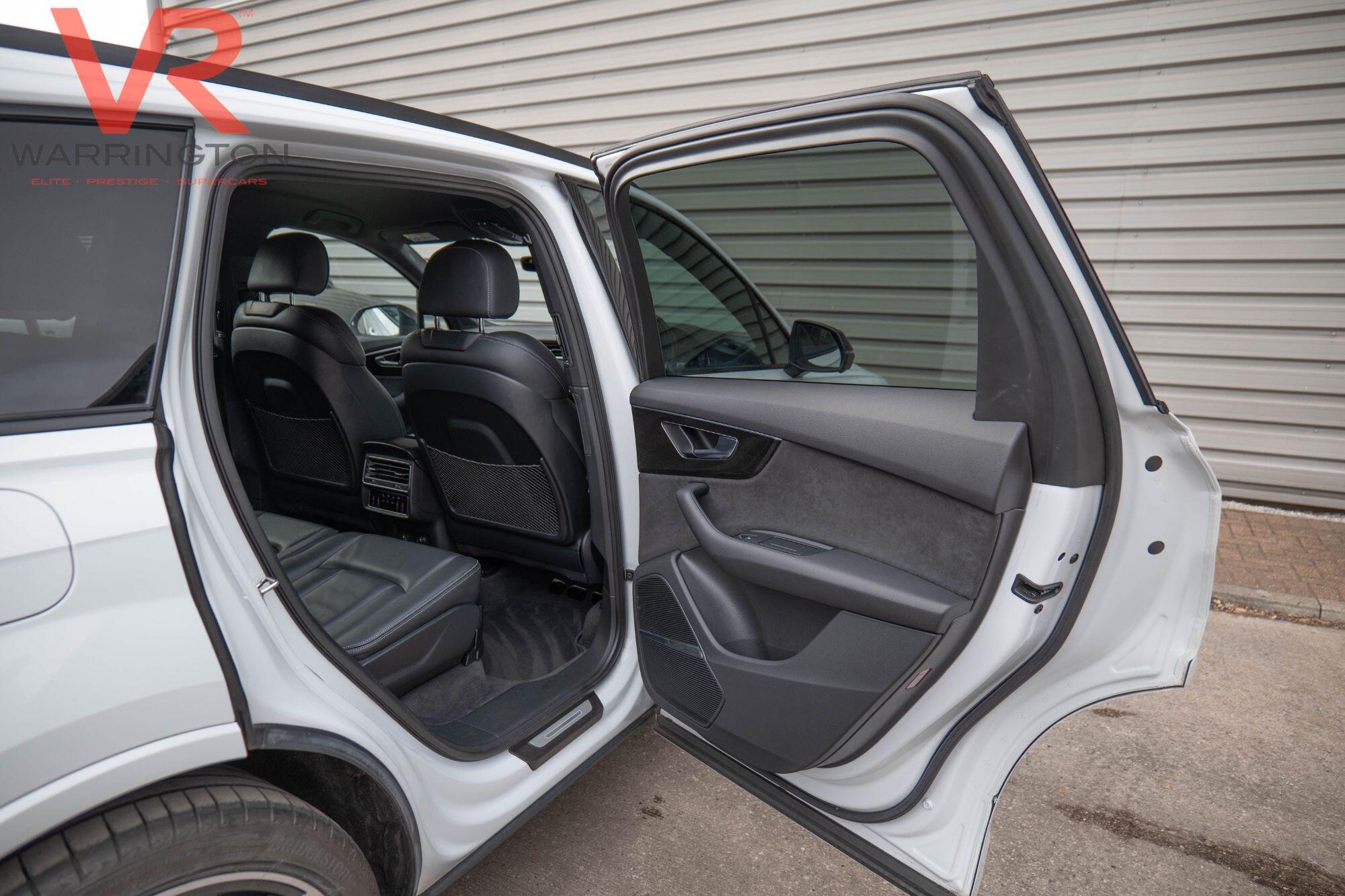 Audi Q7 view 37