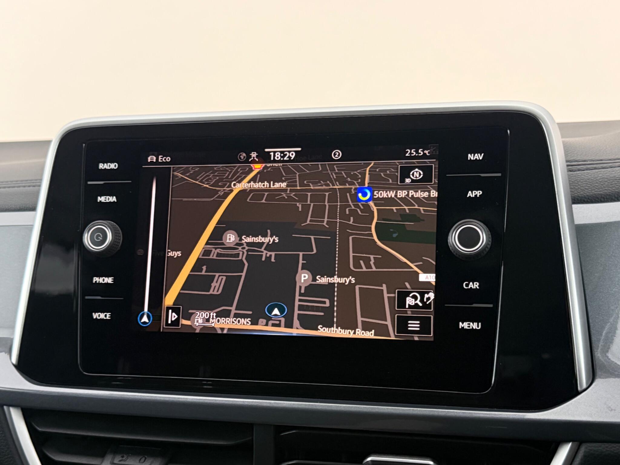 Volkswagen T-Roc view 26