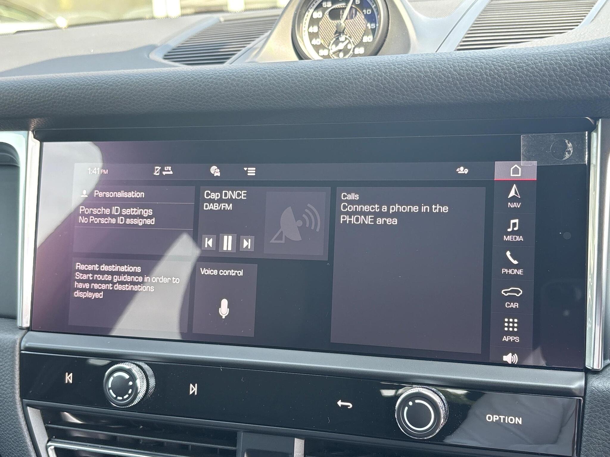 Porsche Macan view 31