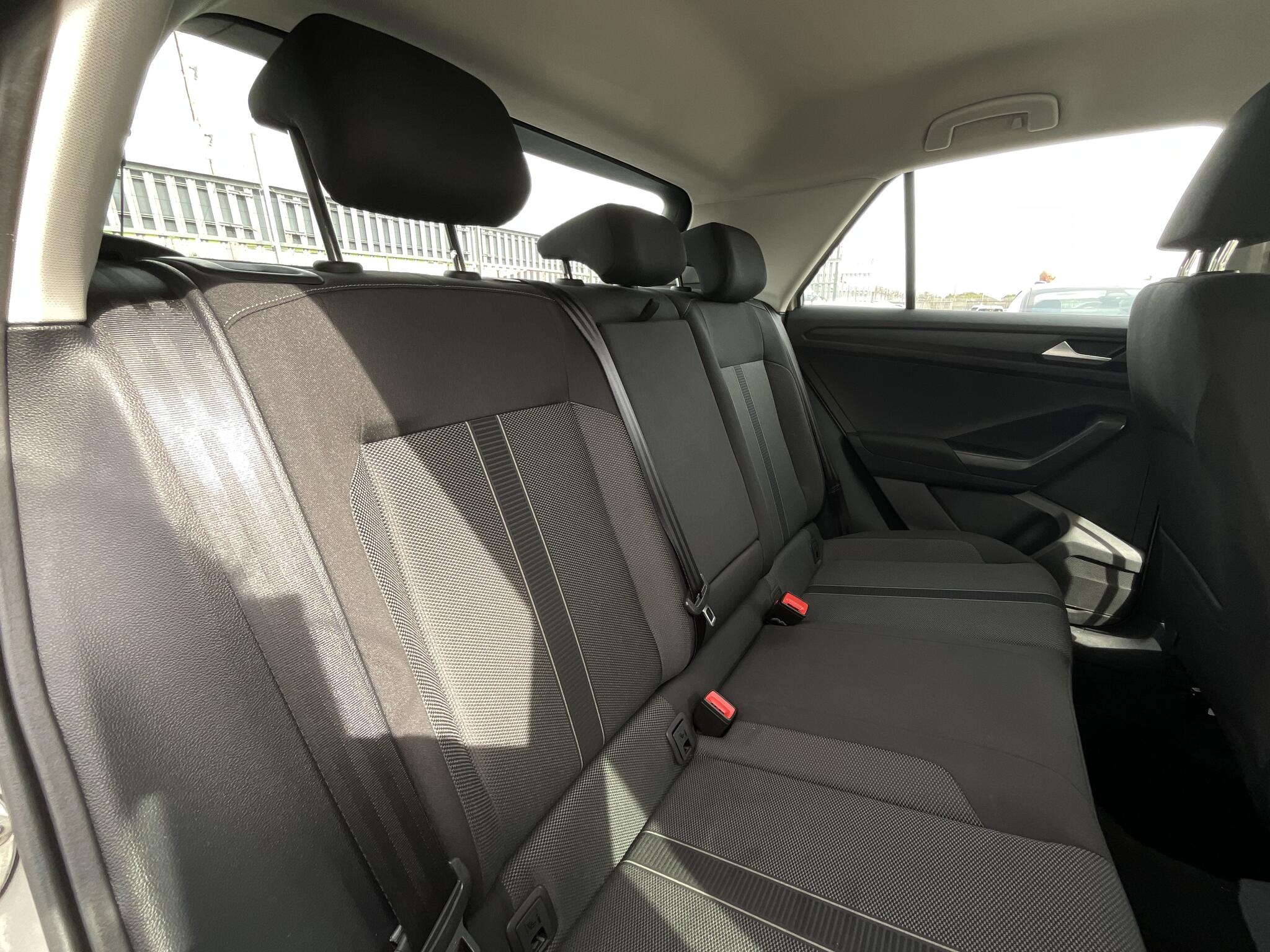 Volkswagen T-Roc view 11
