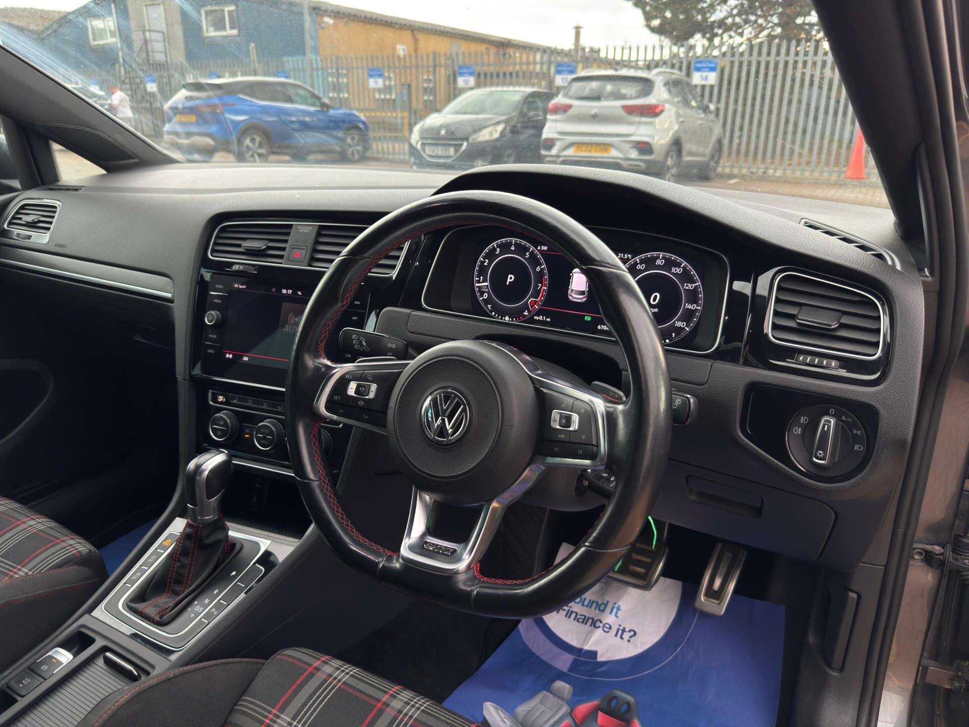 Volkswagen Golf view 13