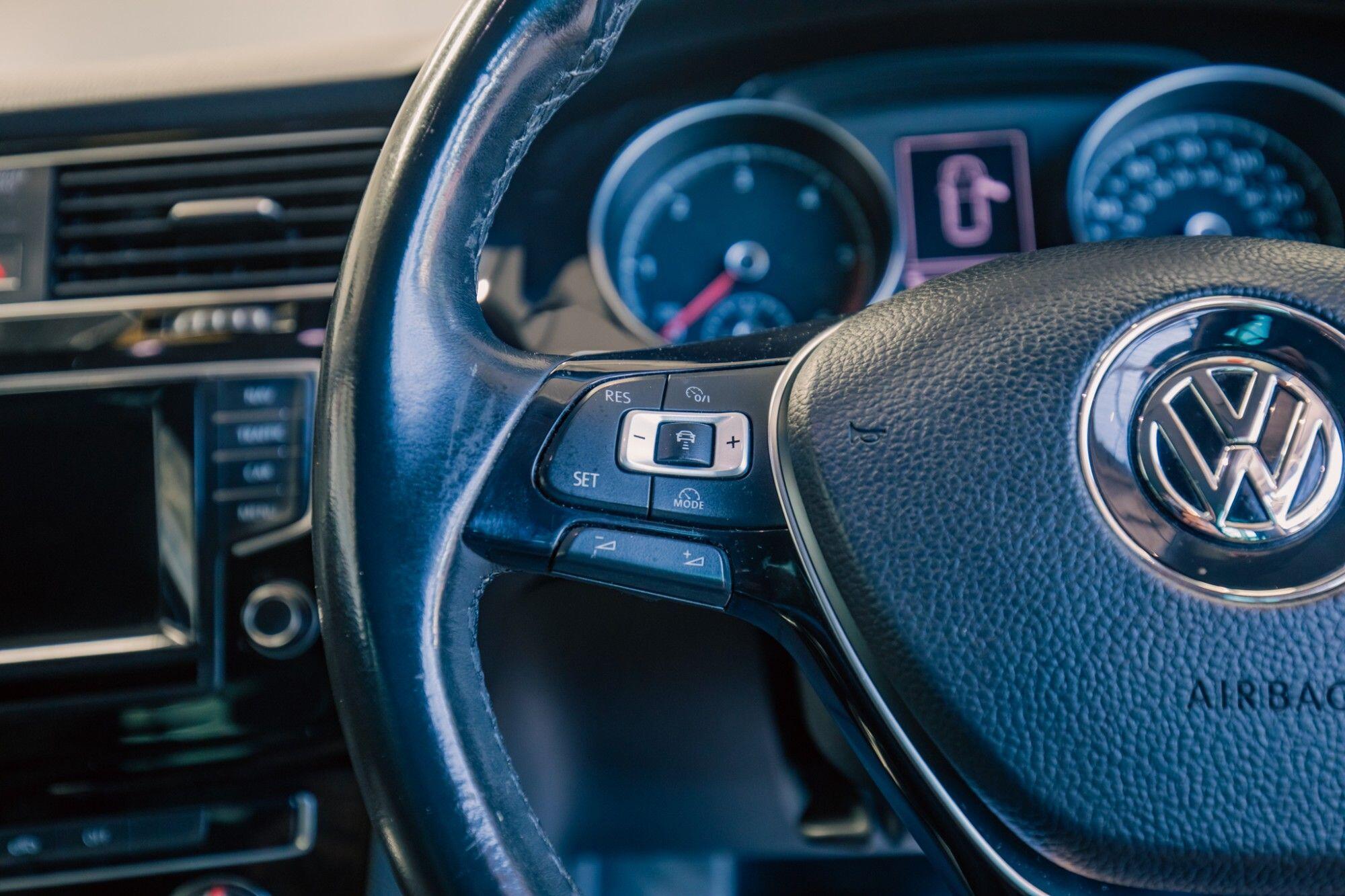 Volkswagen Golf view 17