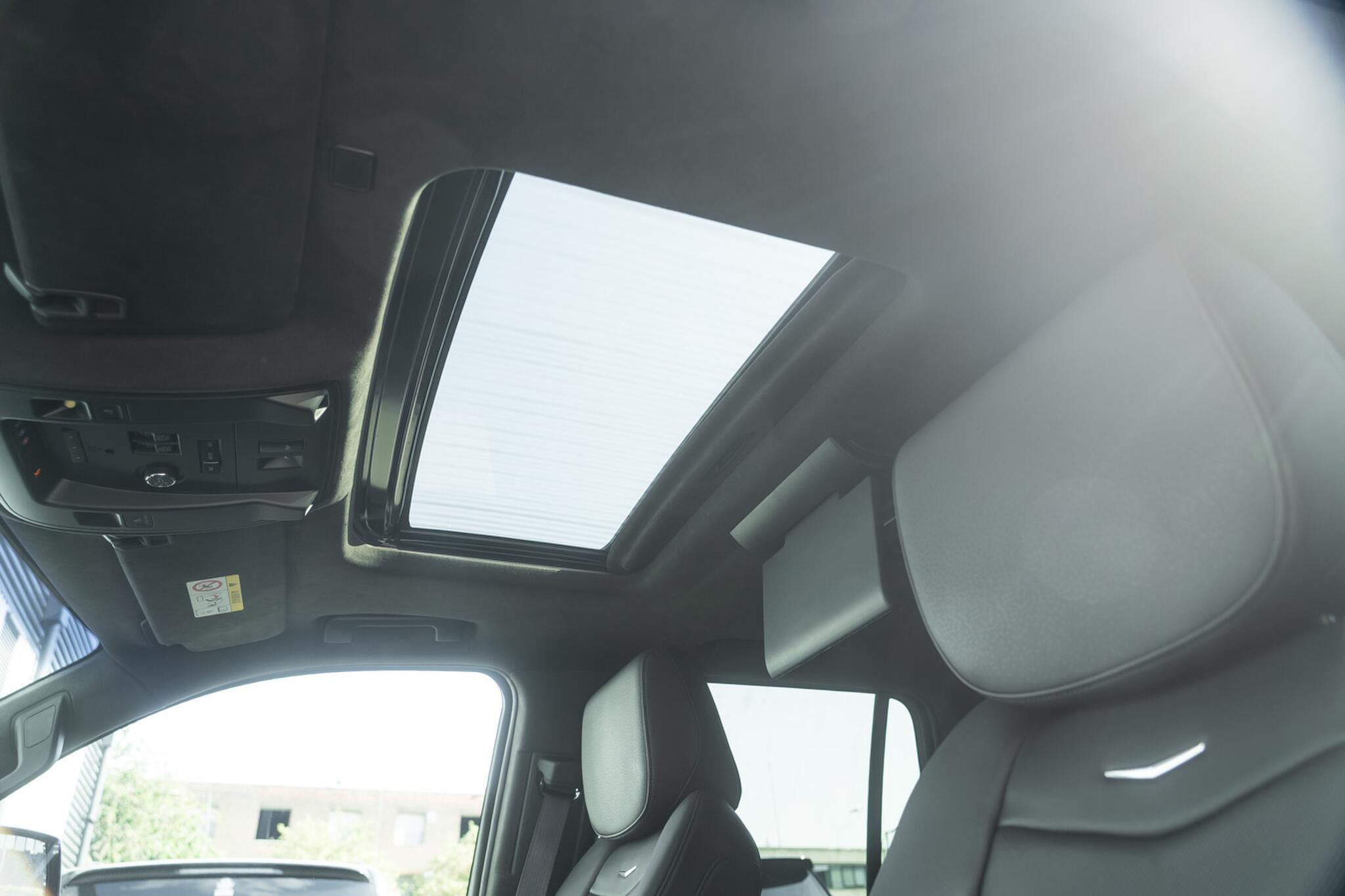 Cadillac Escalade view 32