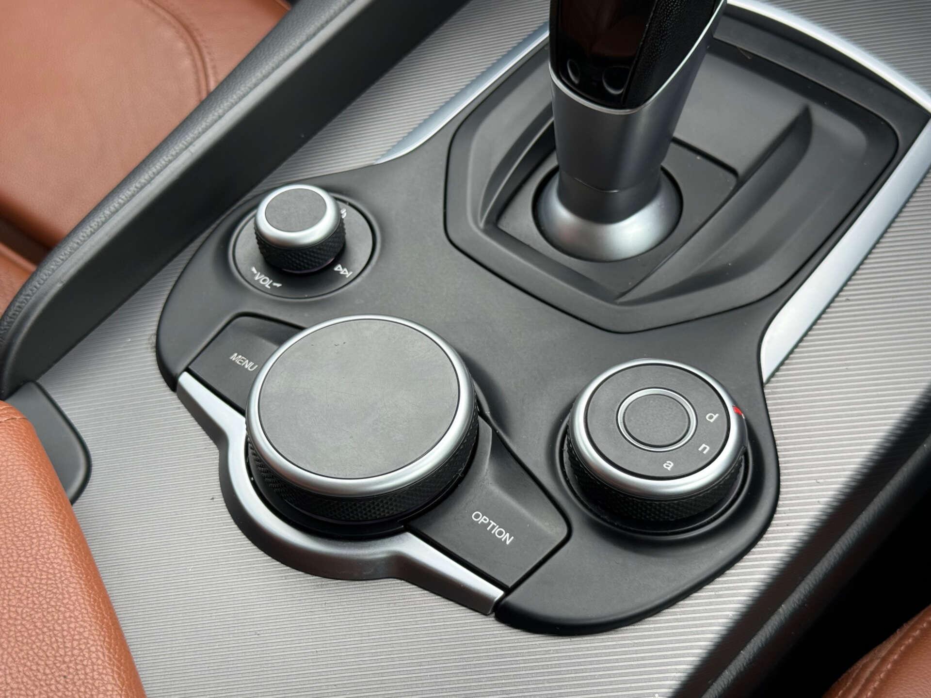 Alfa Romeo Giulia view 60
