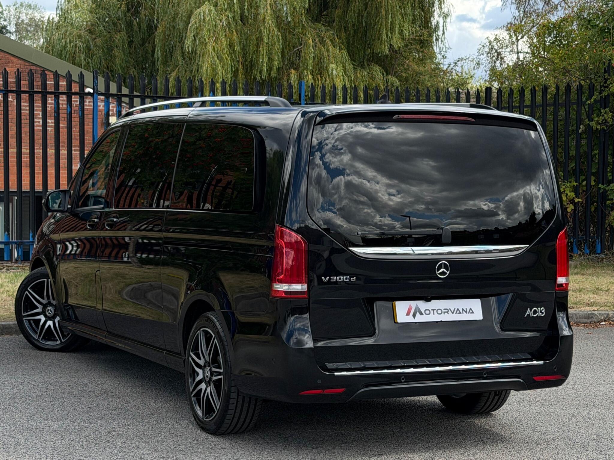 Mercedes-Benz V Class view 5