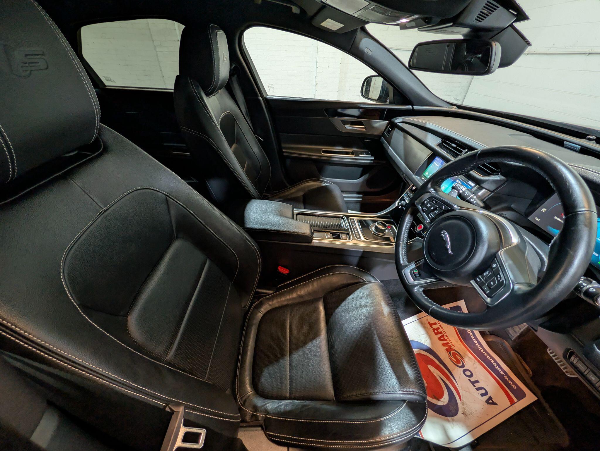 Jaguar XF view 39