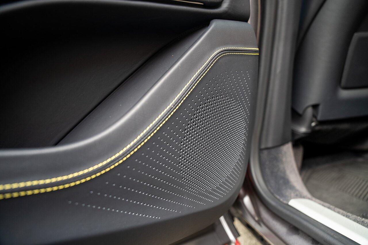 Aston Martin DBX view 84