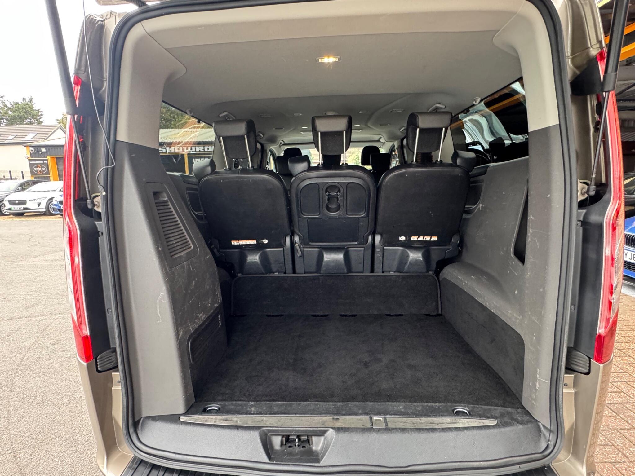Ford Tourneo Custom view 15