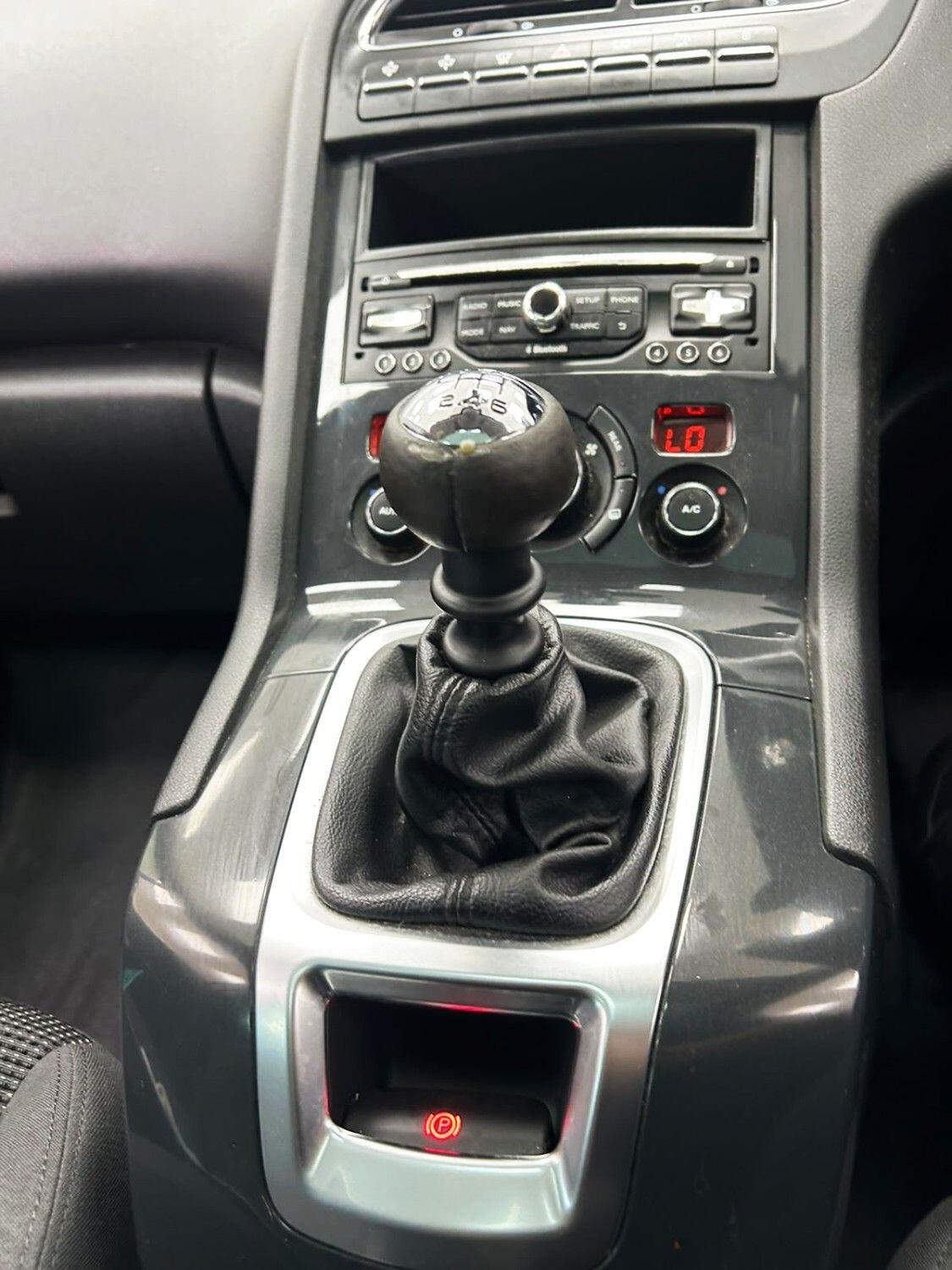Peugeot 5008 view 18
