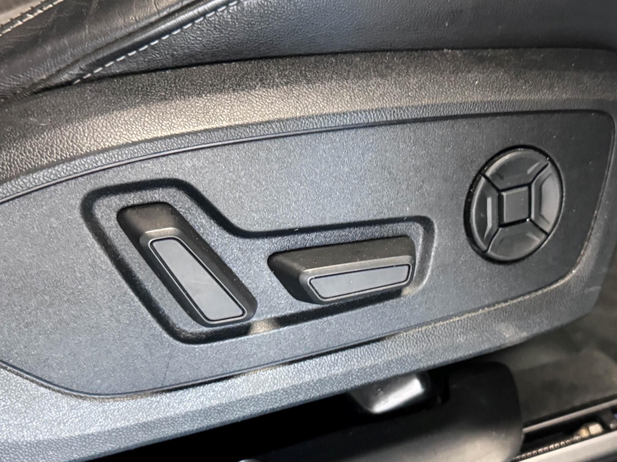 Audi Q3 view 21