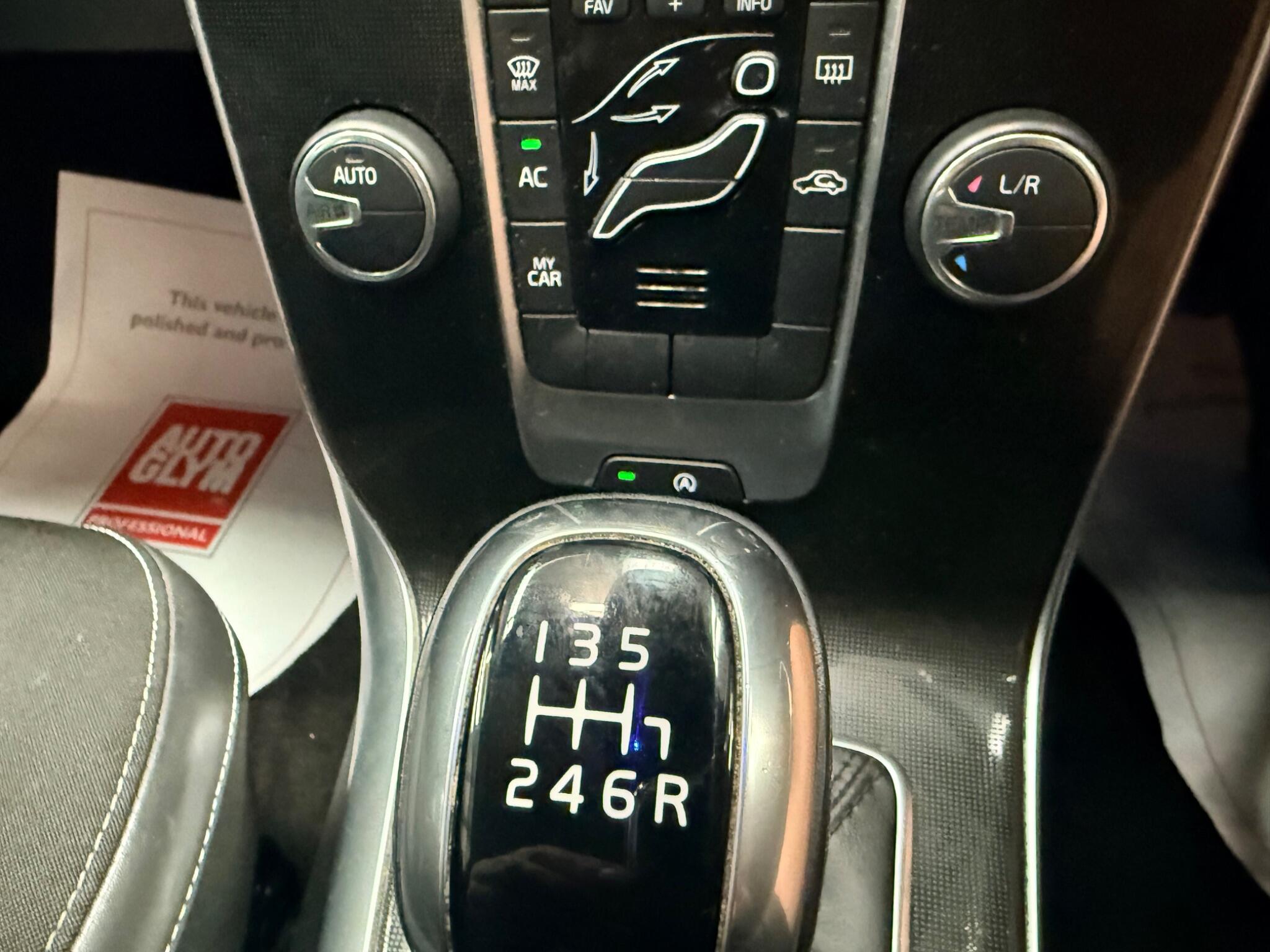 Volvo V40 view 26