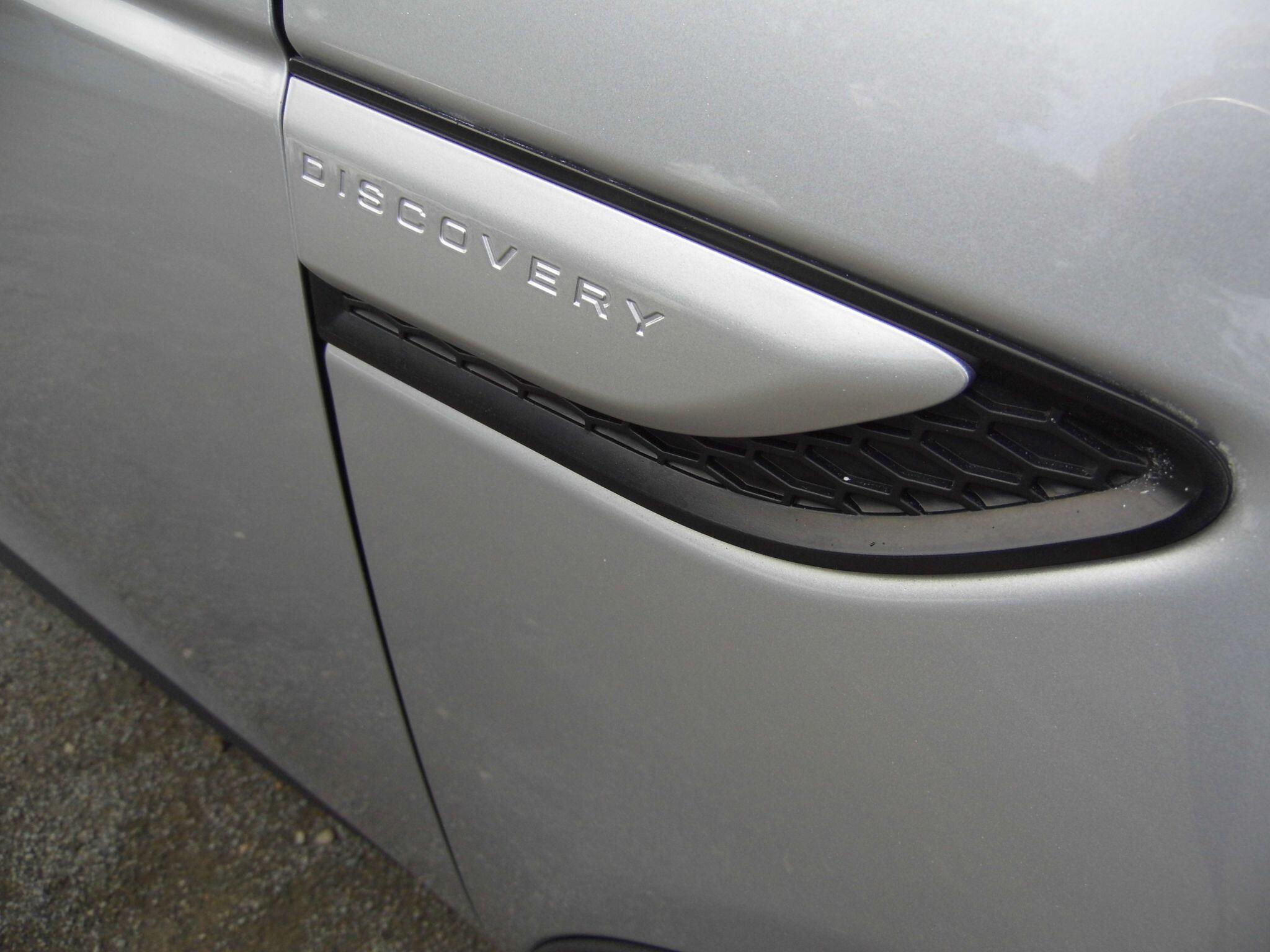 Land Rover Discovery Sport view 32