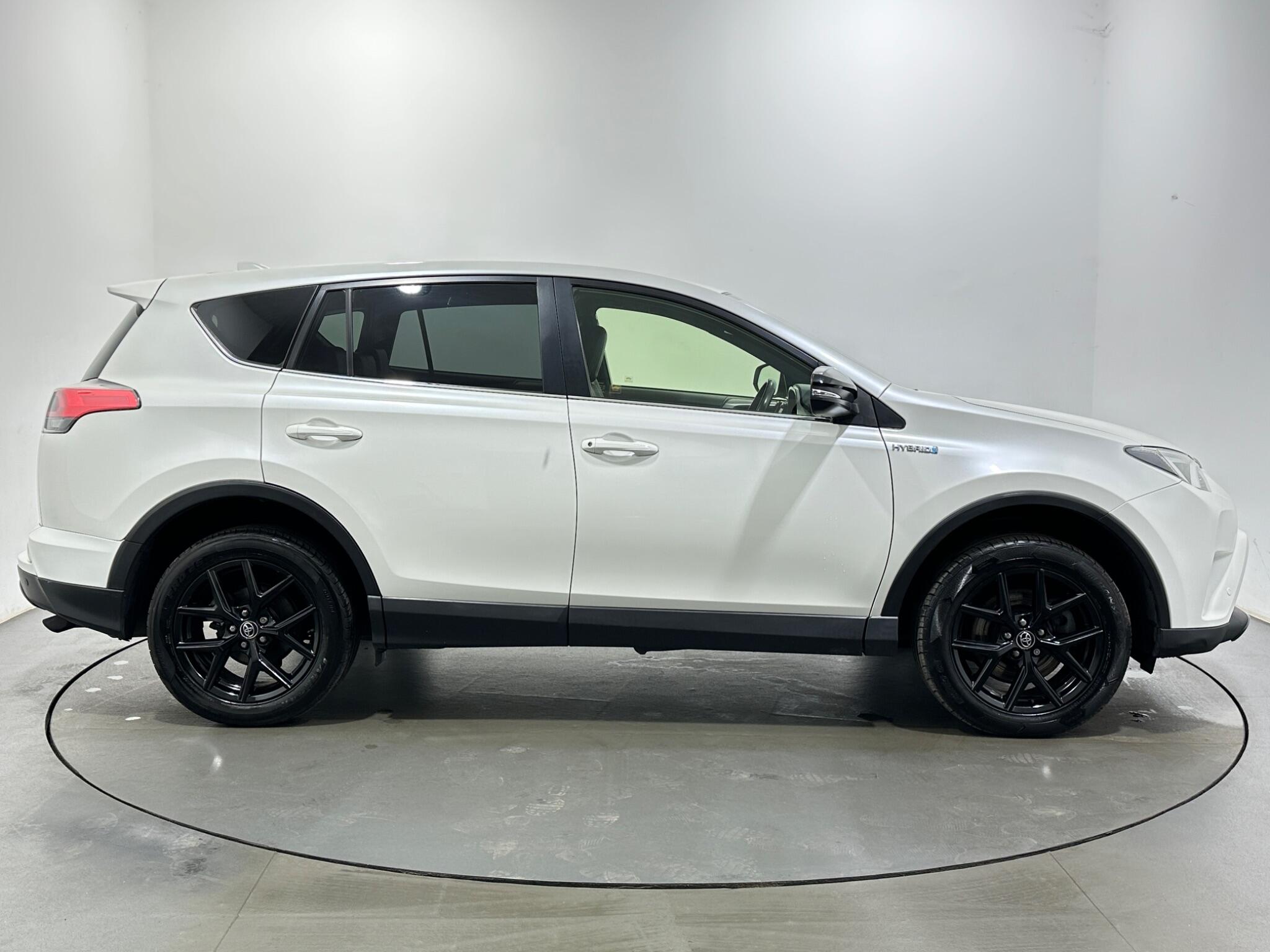 Toyota Rav4 view 9