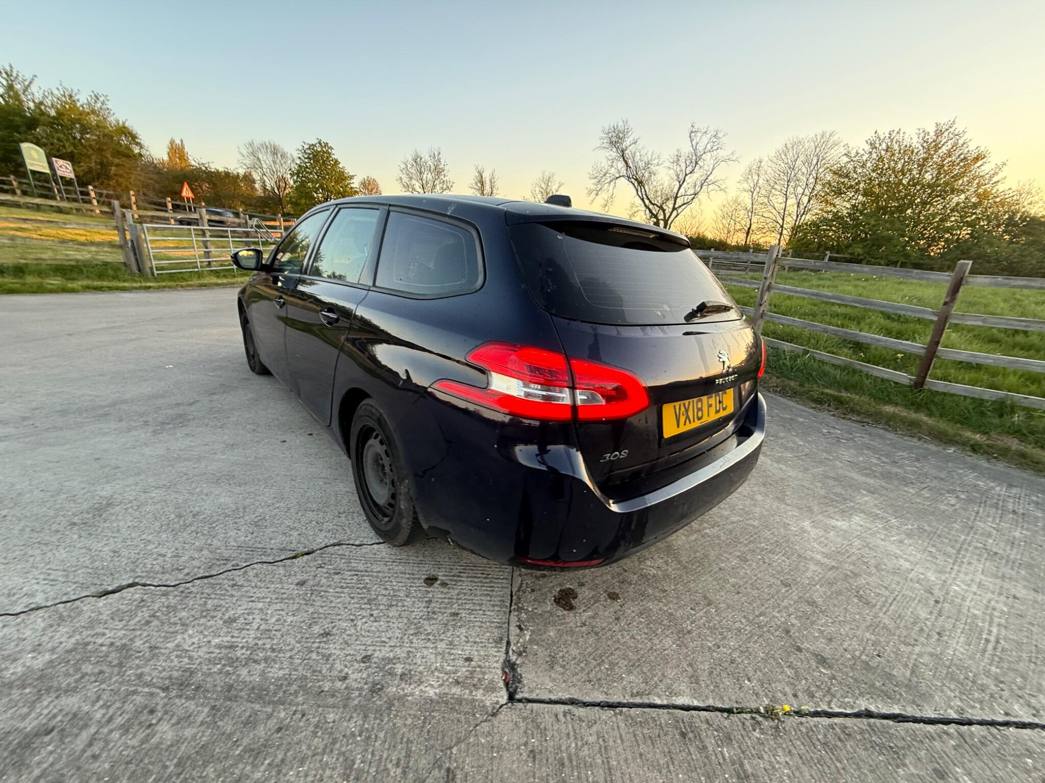 Peugeot 308 SW 1.6 BlueHDi Access Euro 6 (s/s) 5dr — photo 11 of 84