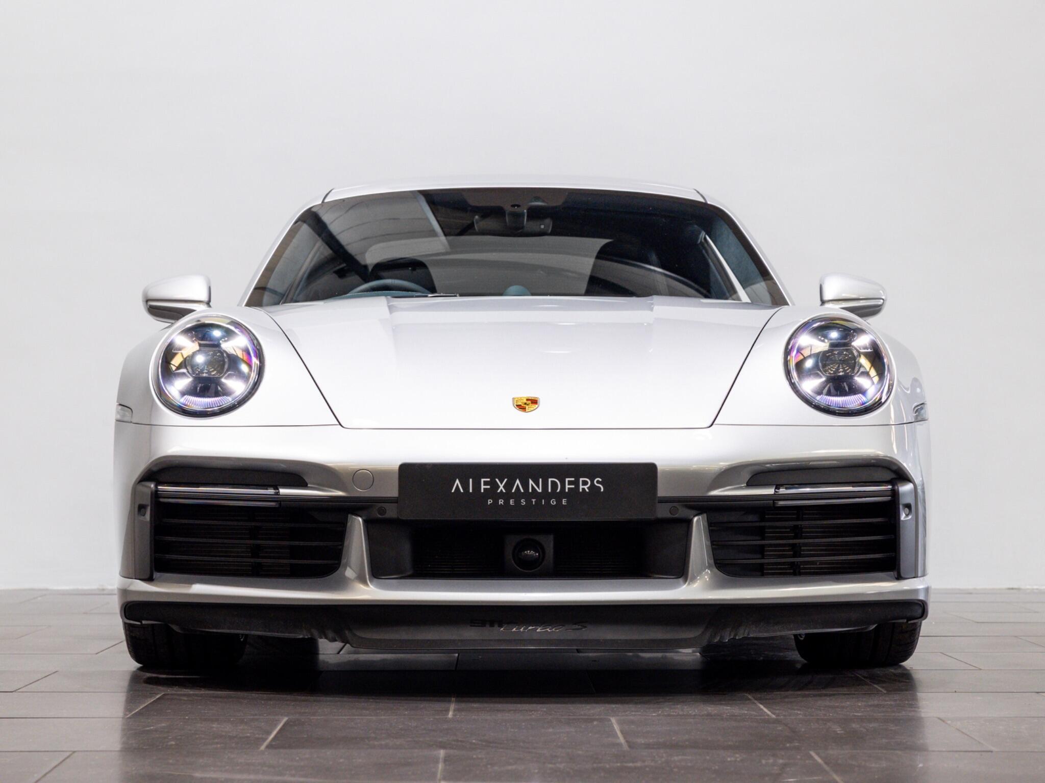 Porsche 911 view 10