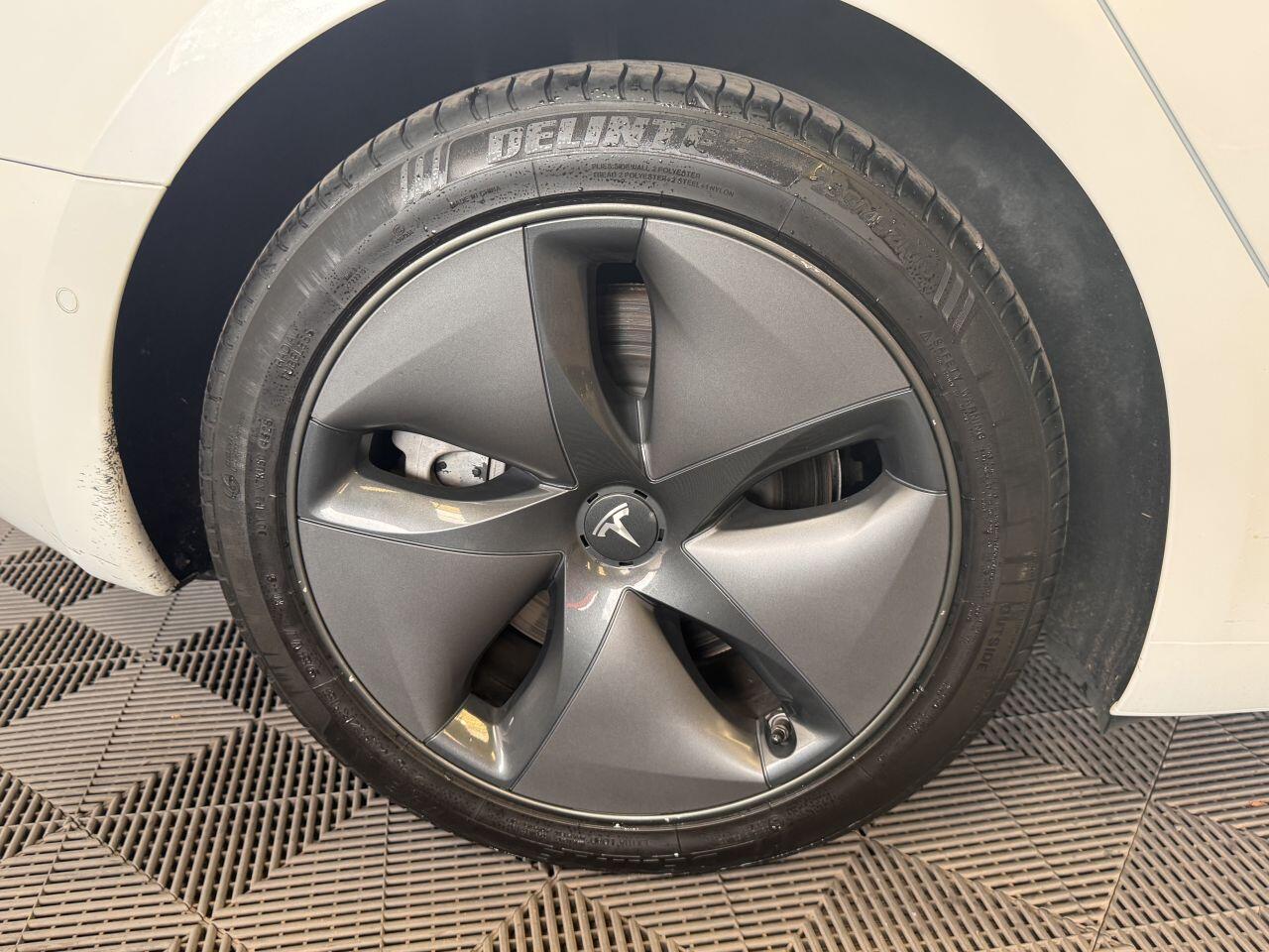 Tesla Model 3 view 22
