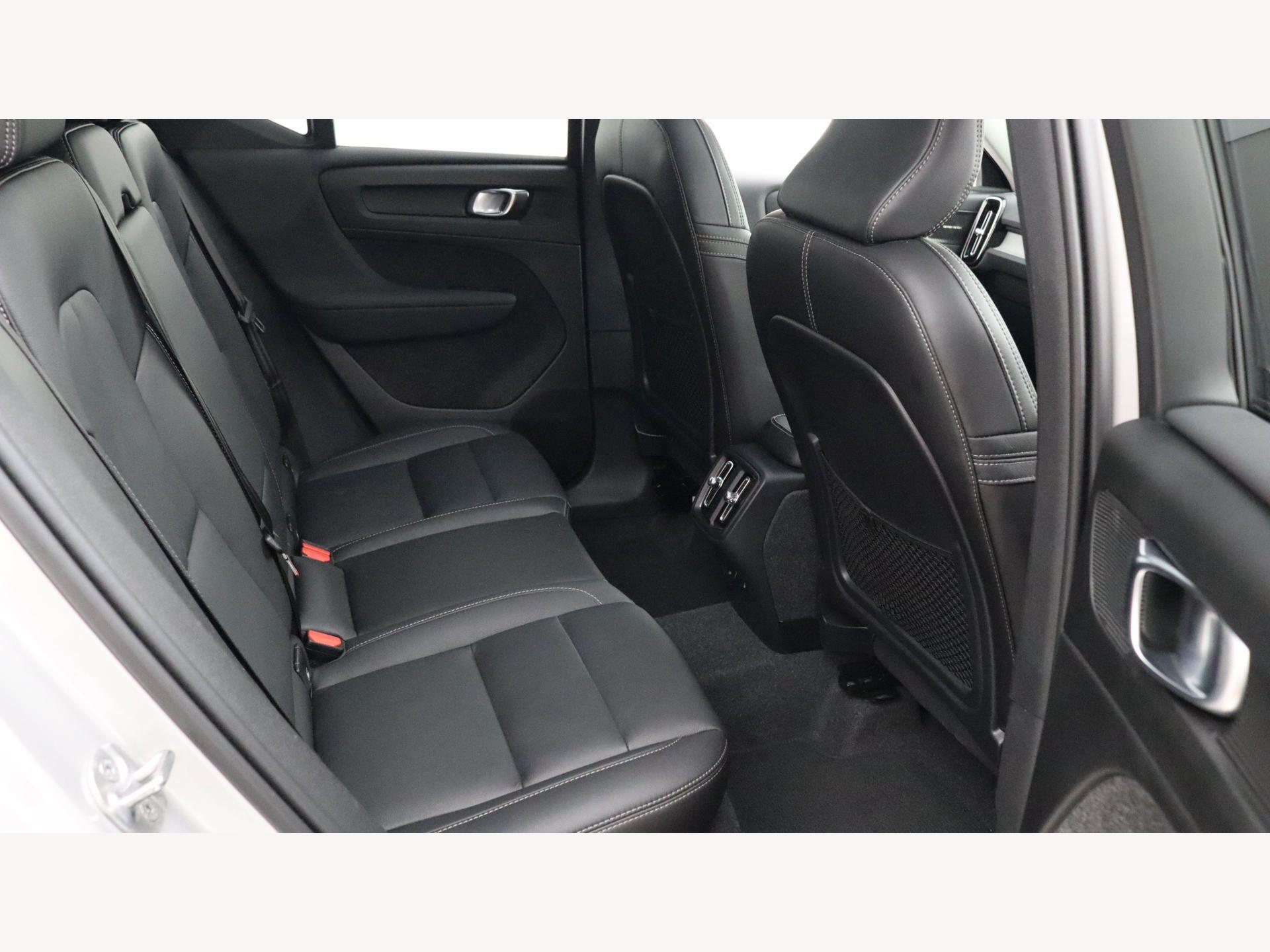 Volvo XC40 view 9