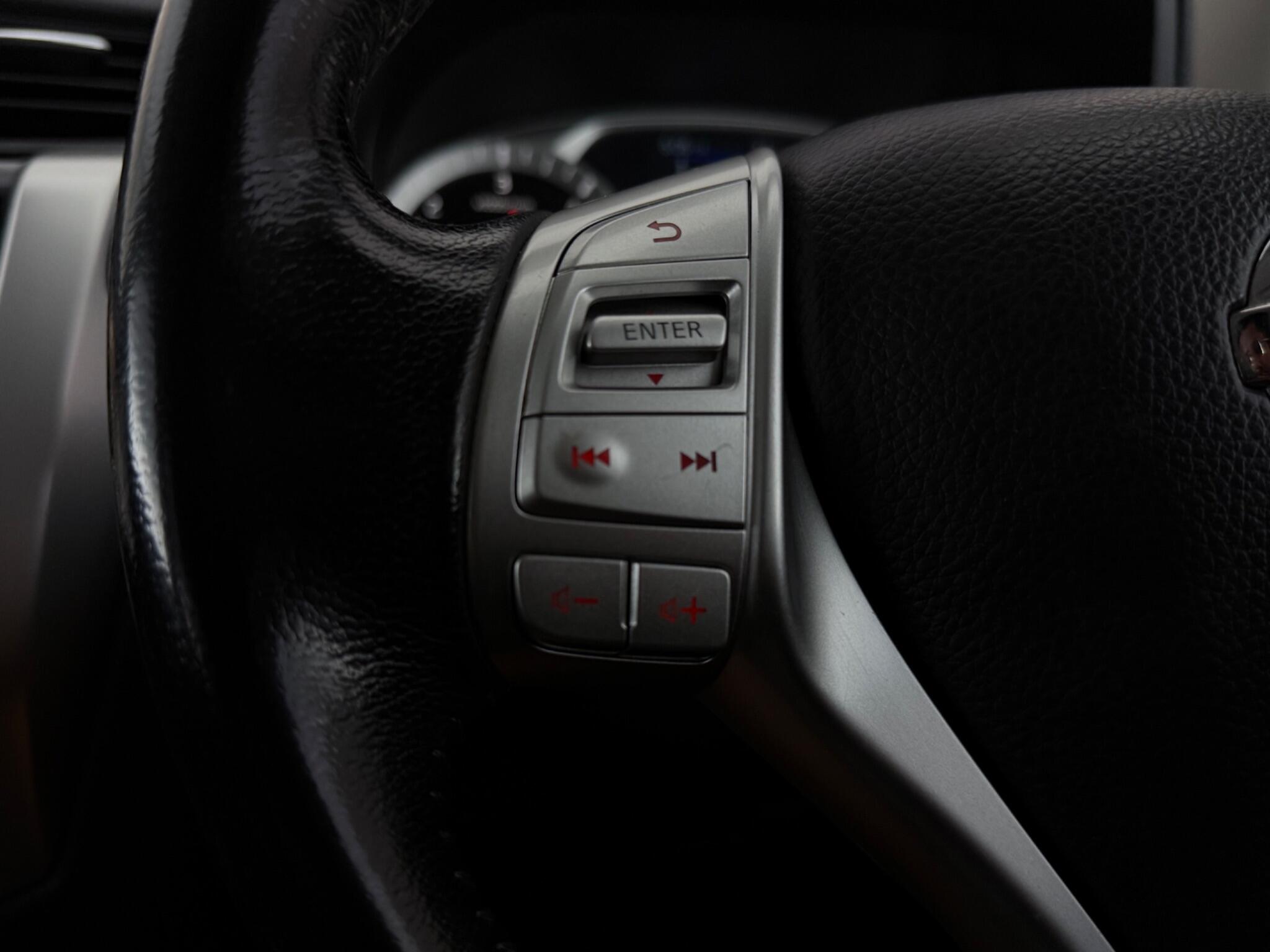 Nissan Navara view 12
