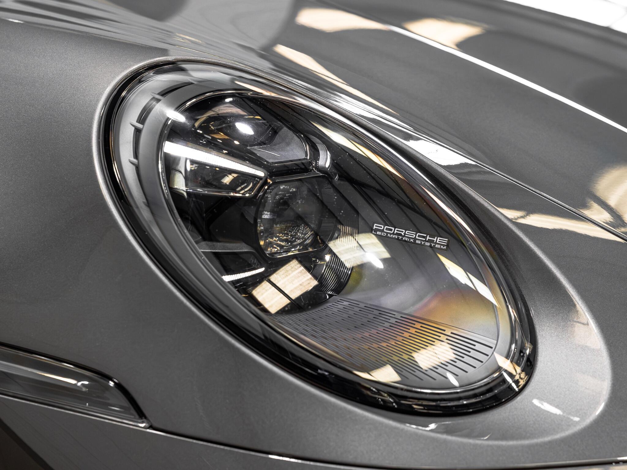 Porsche 911 view 14