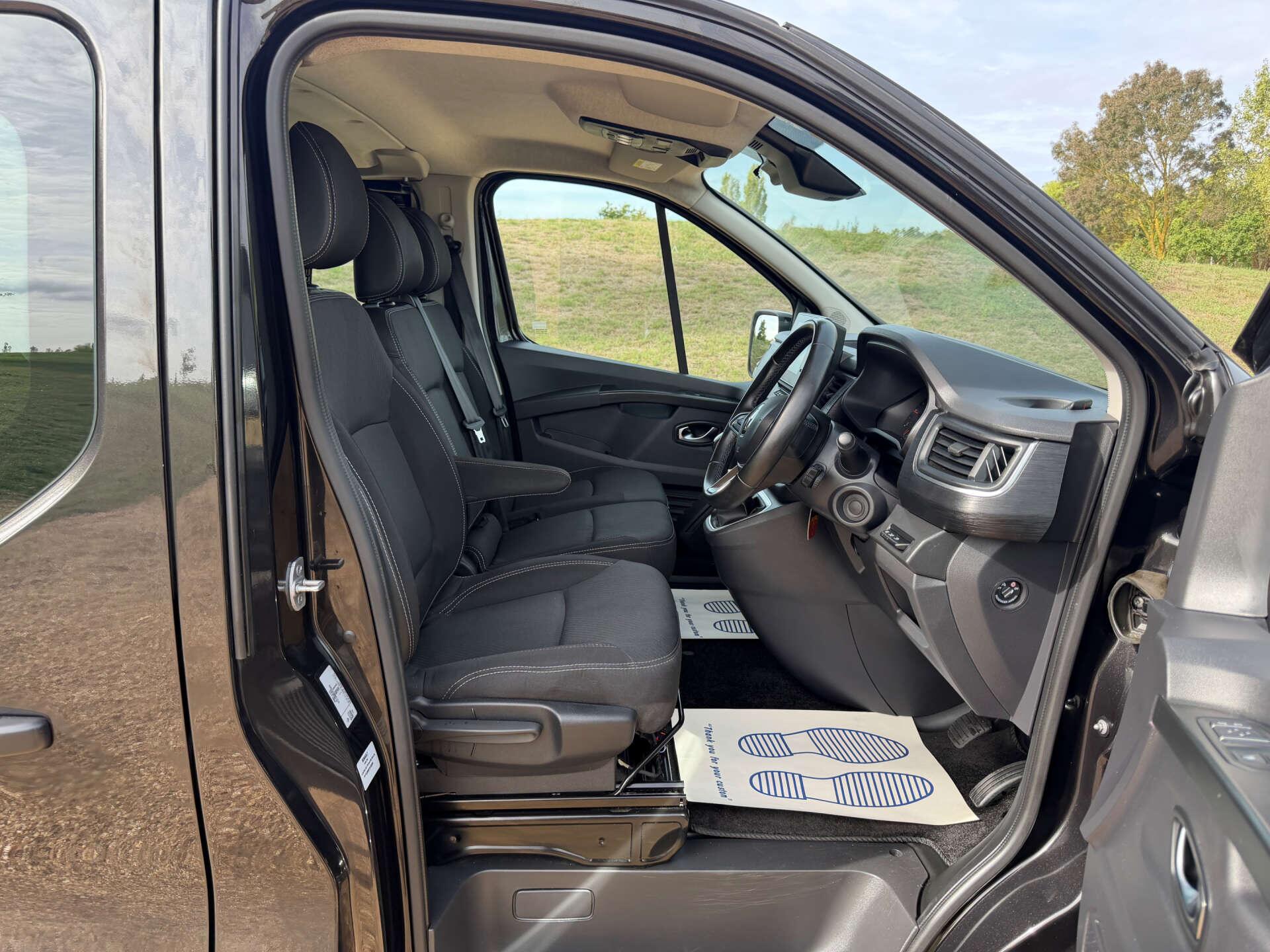 Renault Trafic view 9