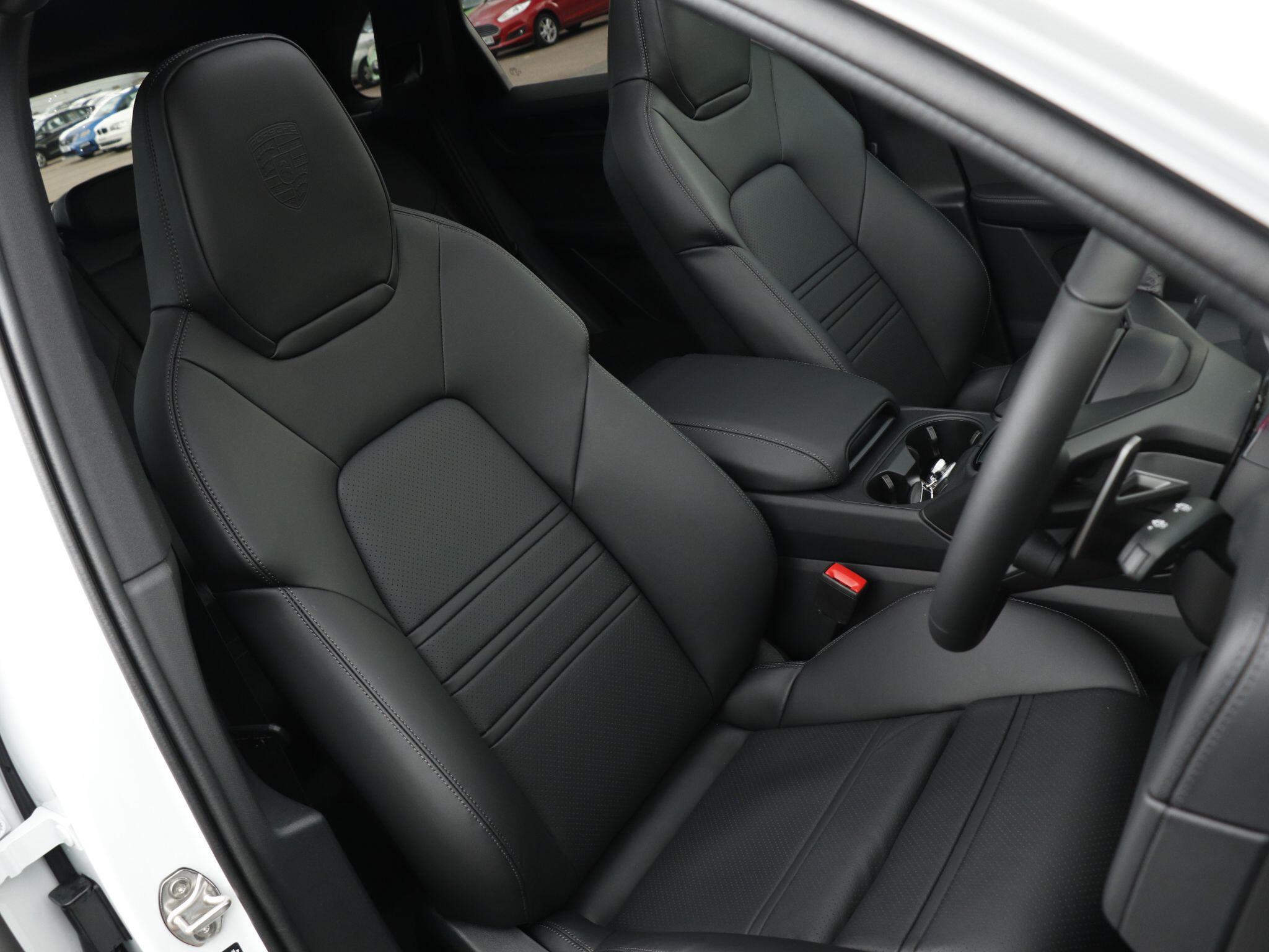 Porsche Cayenne view 24