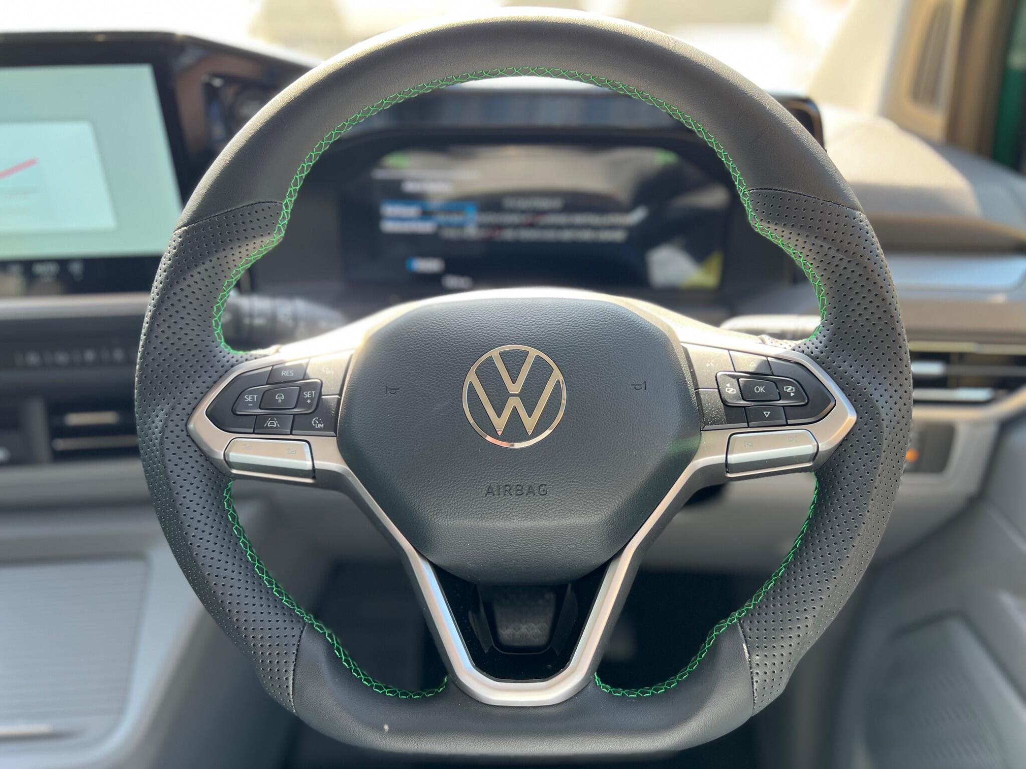 Volkswagen Transporter view 13