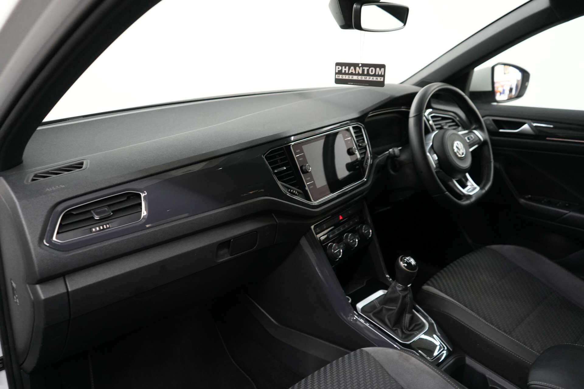 Volkswagen T-Roc view 13
