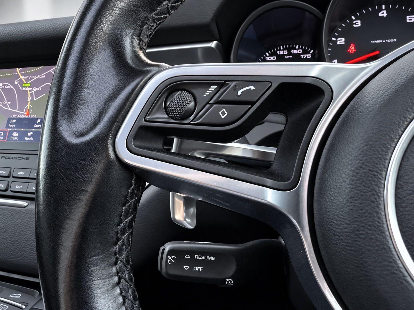 Porsche Macan view 33