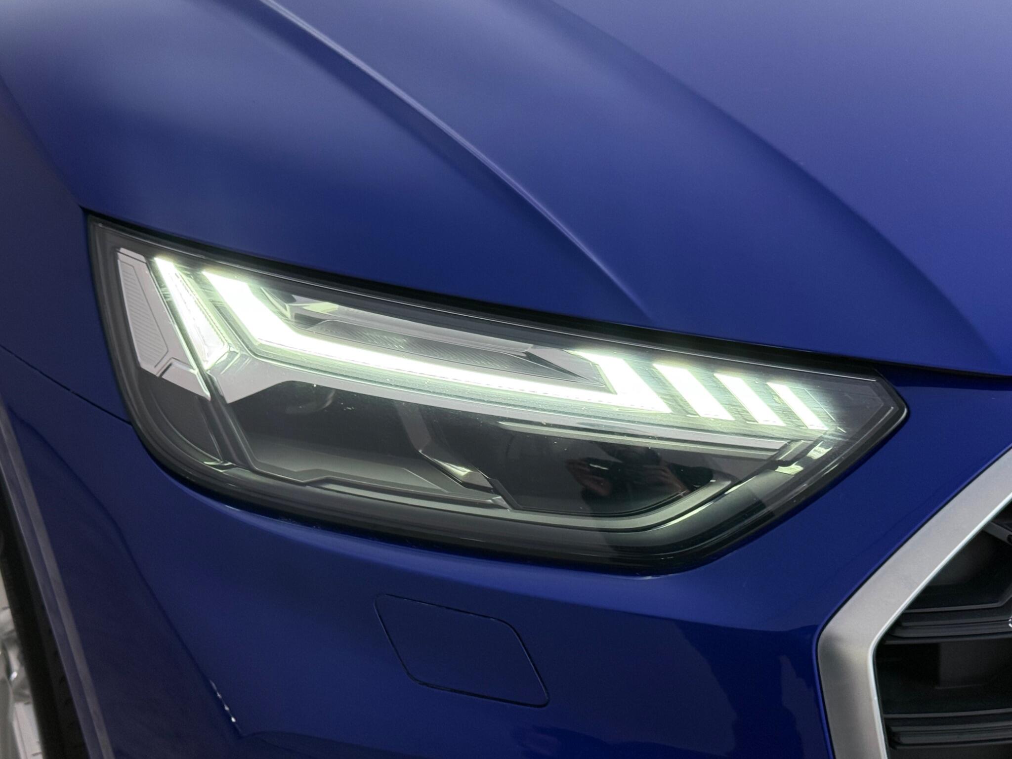 Audi Q5 view 11