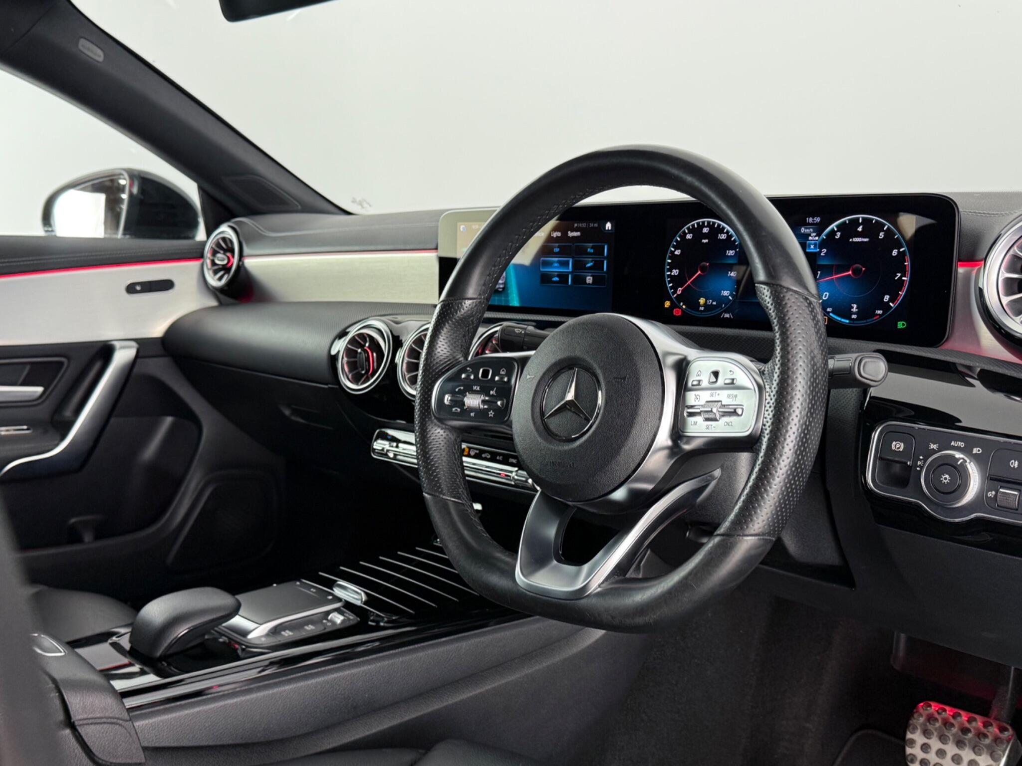 Mercedes-Benz Cla view 3