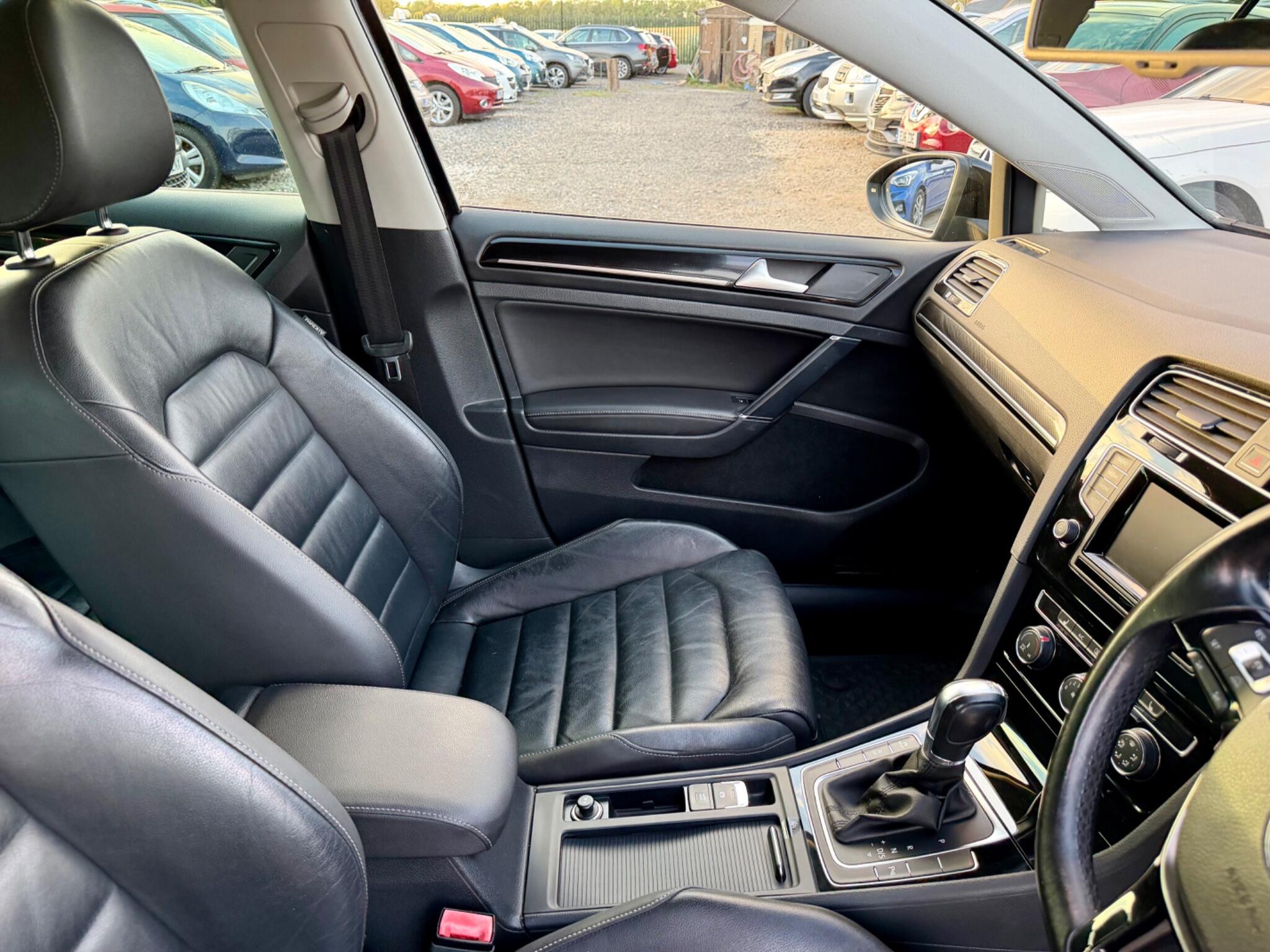 Volkswagen Golf view 60