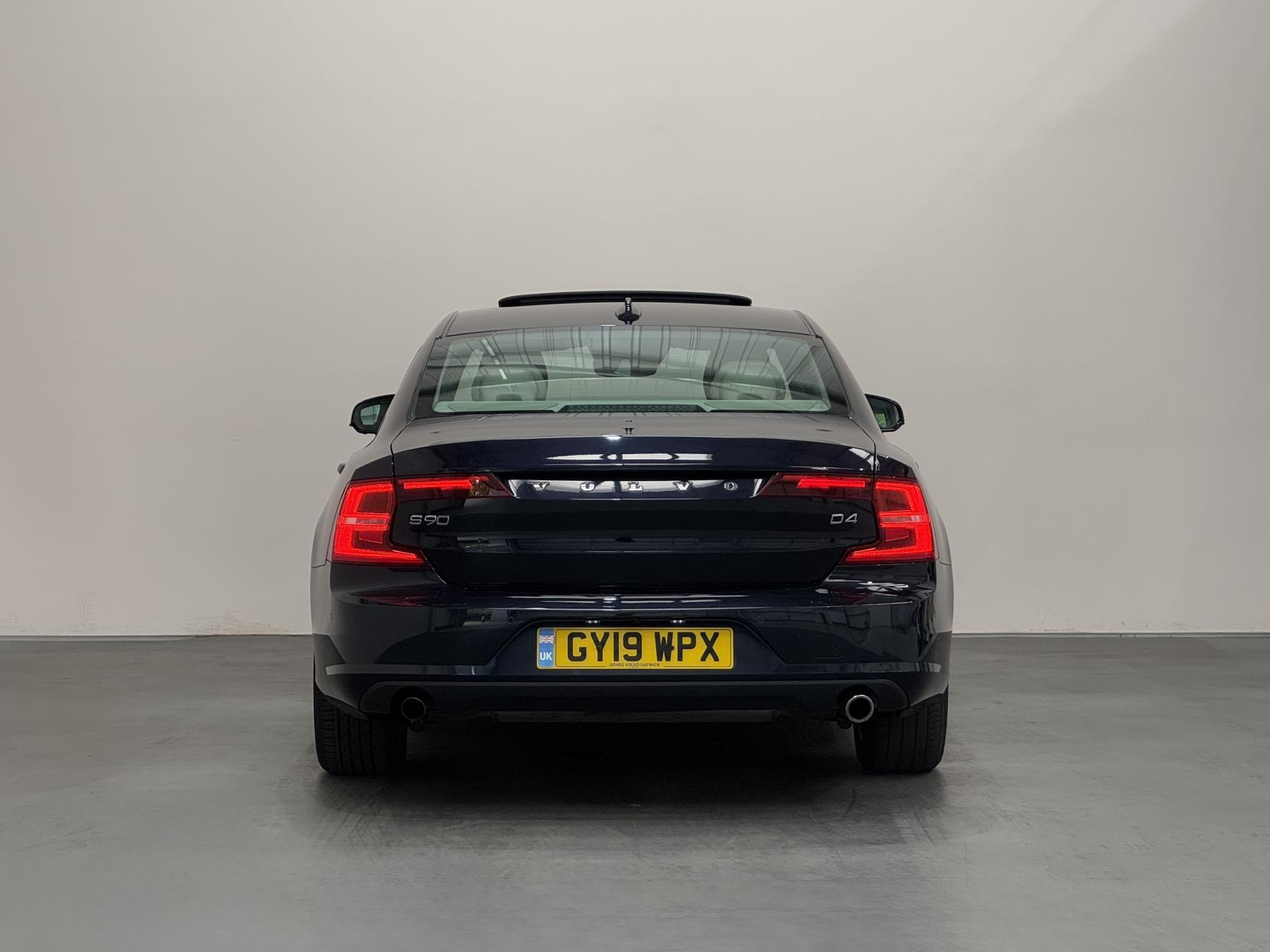 Volvo S90 view 10