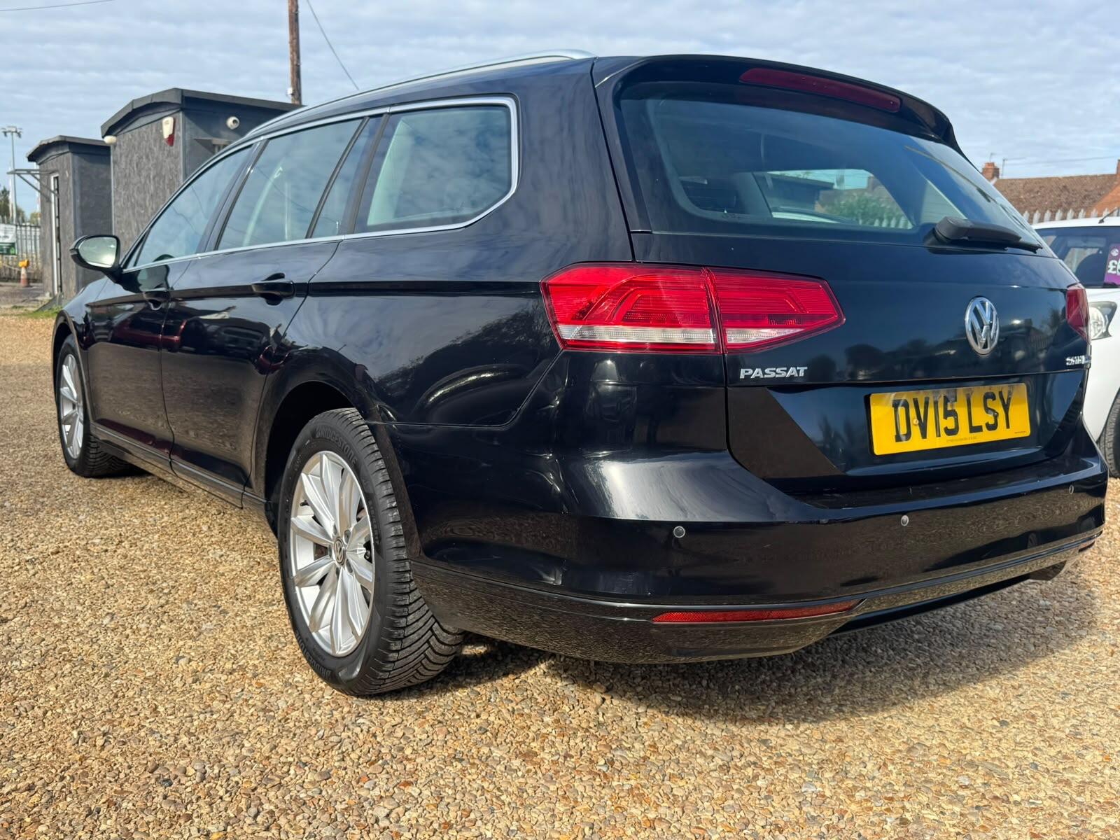 Volkswagen Passat view 4