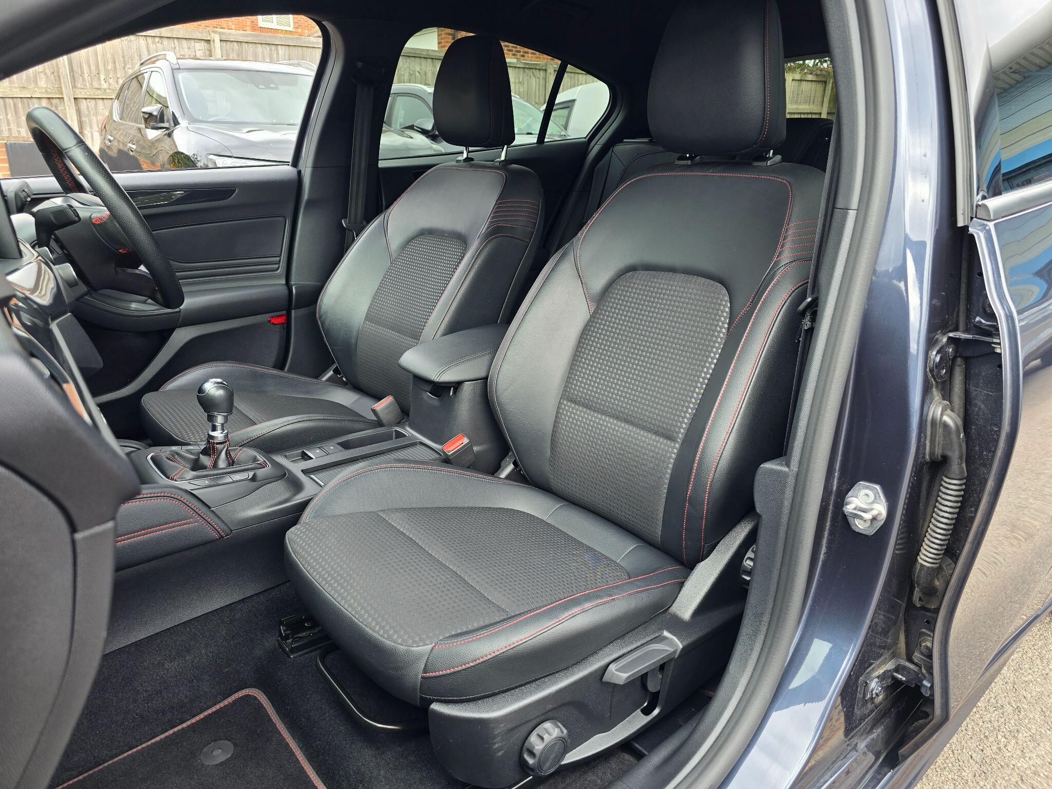 Ford Focus view 42