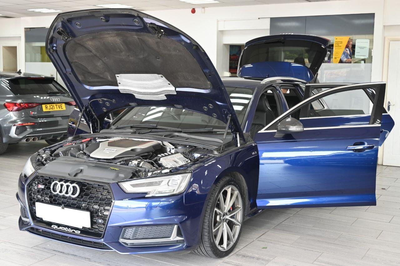 Audi S4 Avant view 12