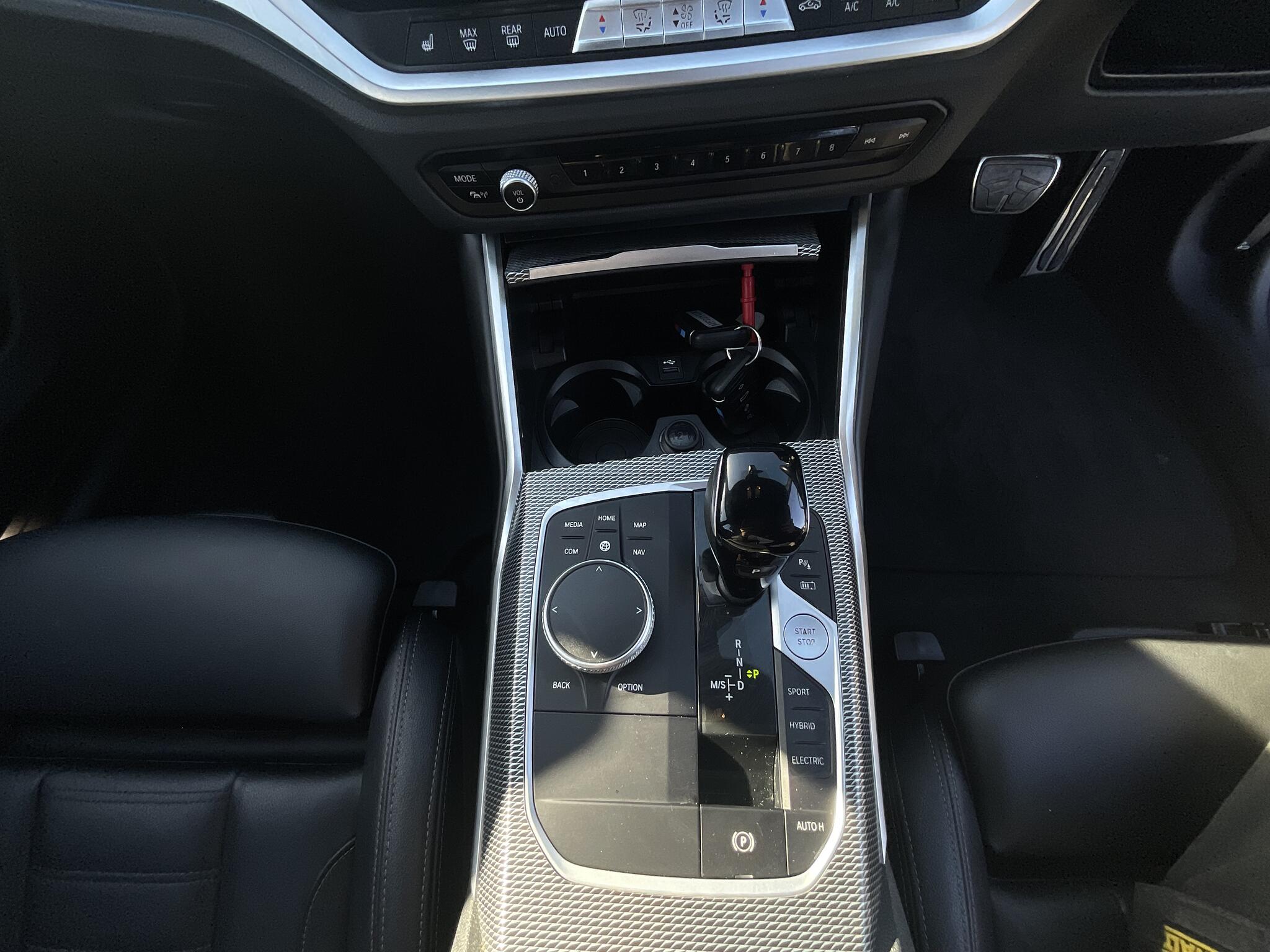 BMW 3 Series view 22