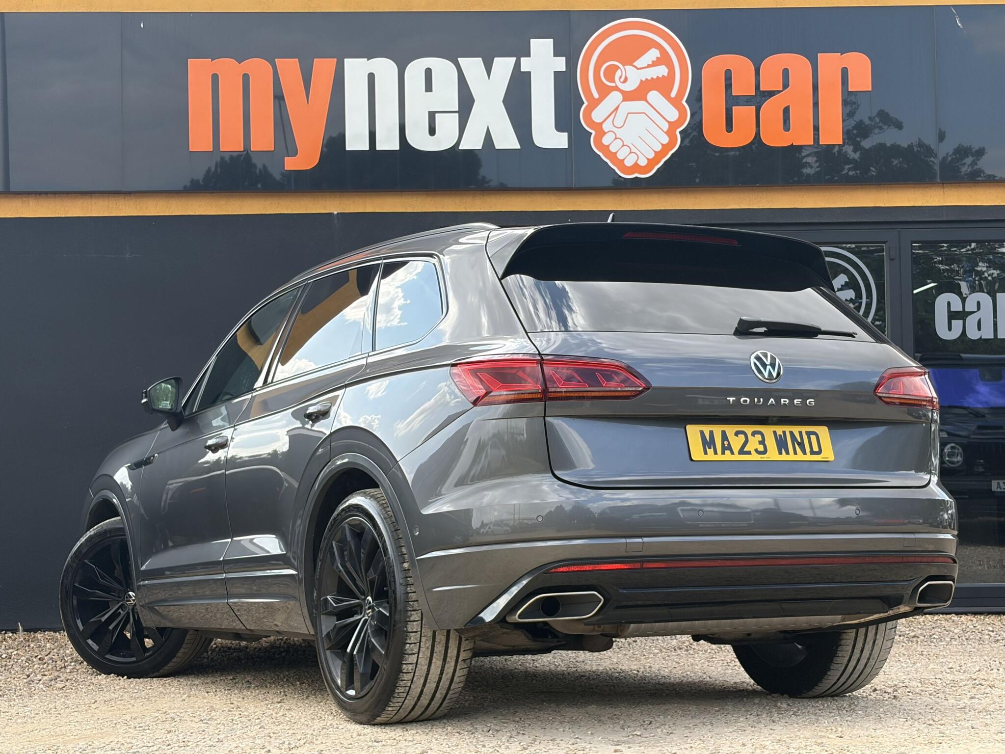 Volkswagen Touareg view 7