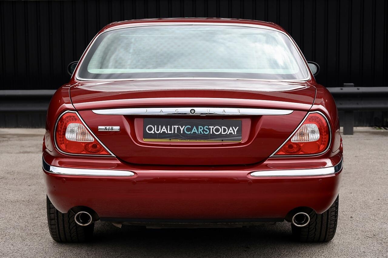 Jaguar XJ8 view 5