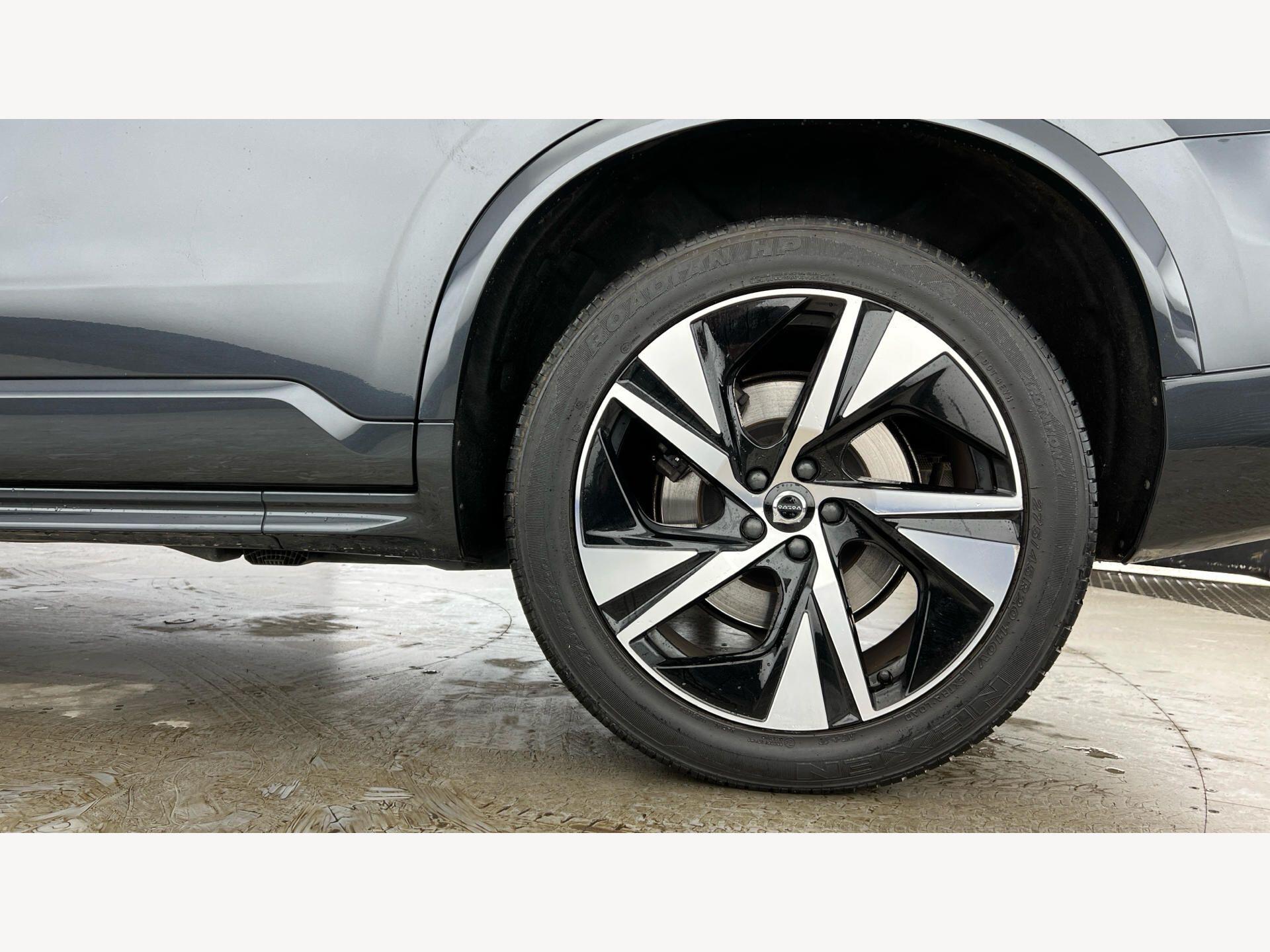 Volvo XC90 view 5