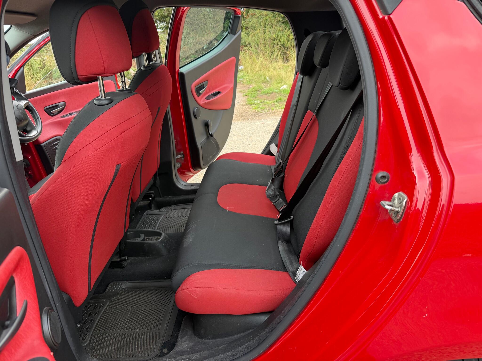 Chrysler Ypsilon view 12