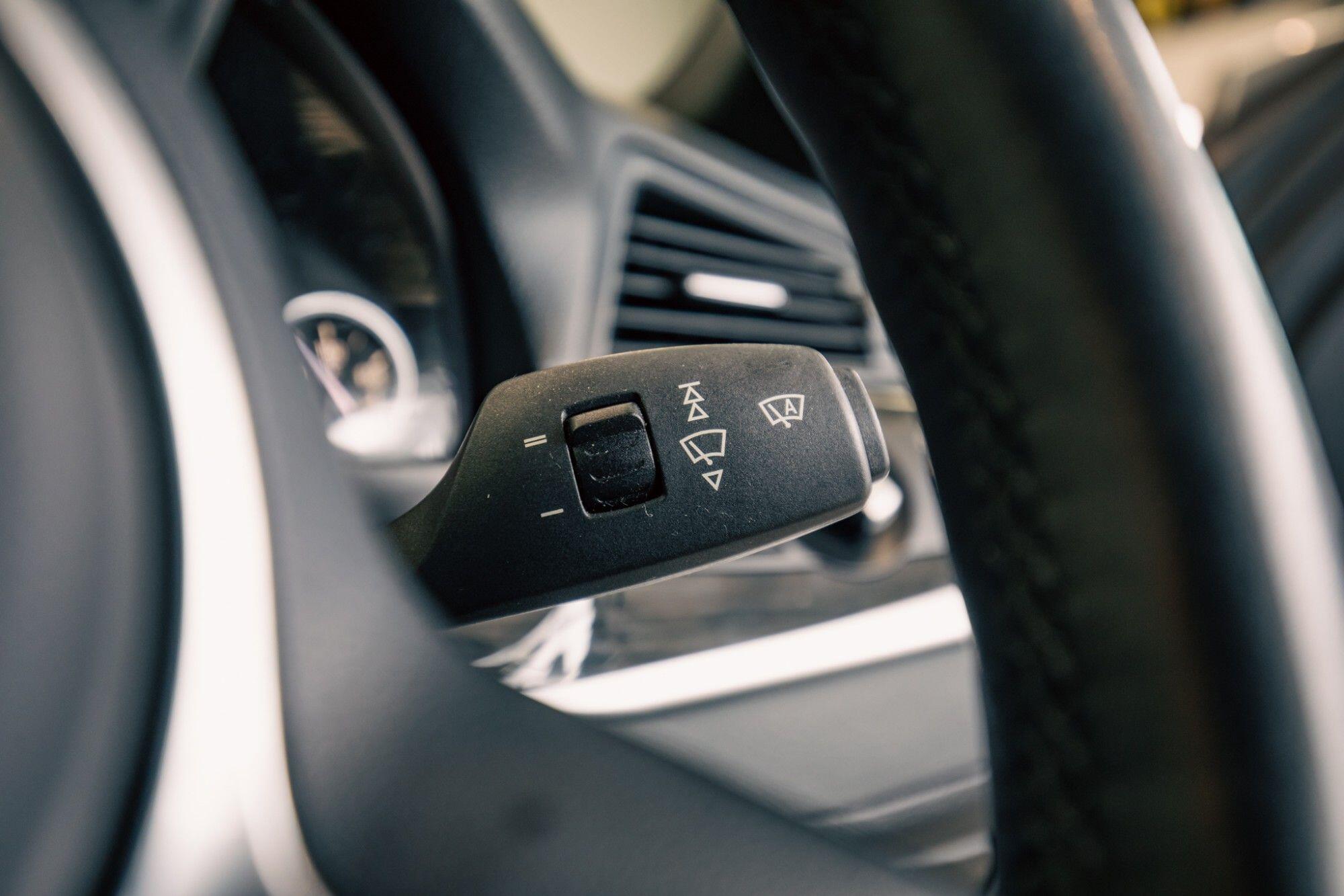 BMW 5 Series view 19