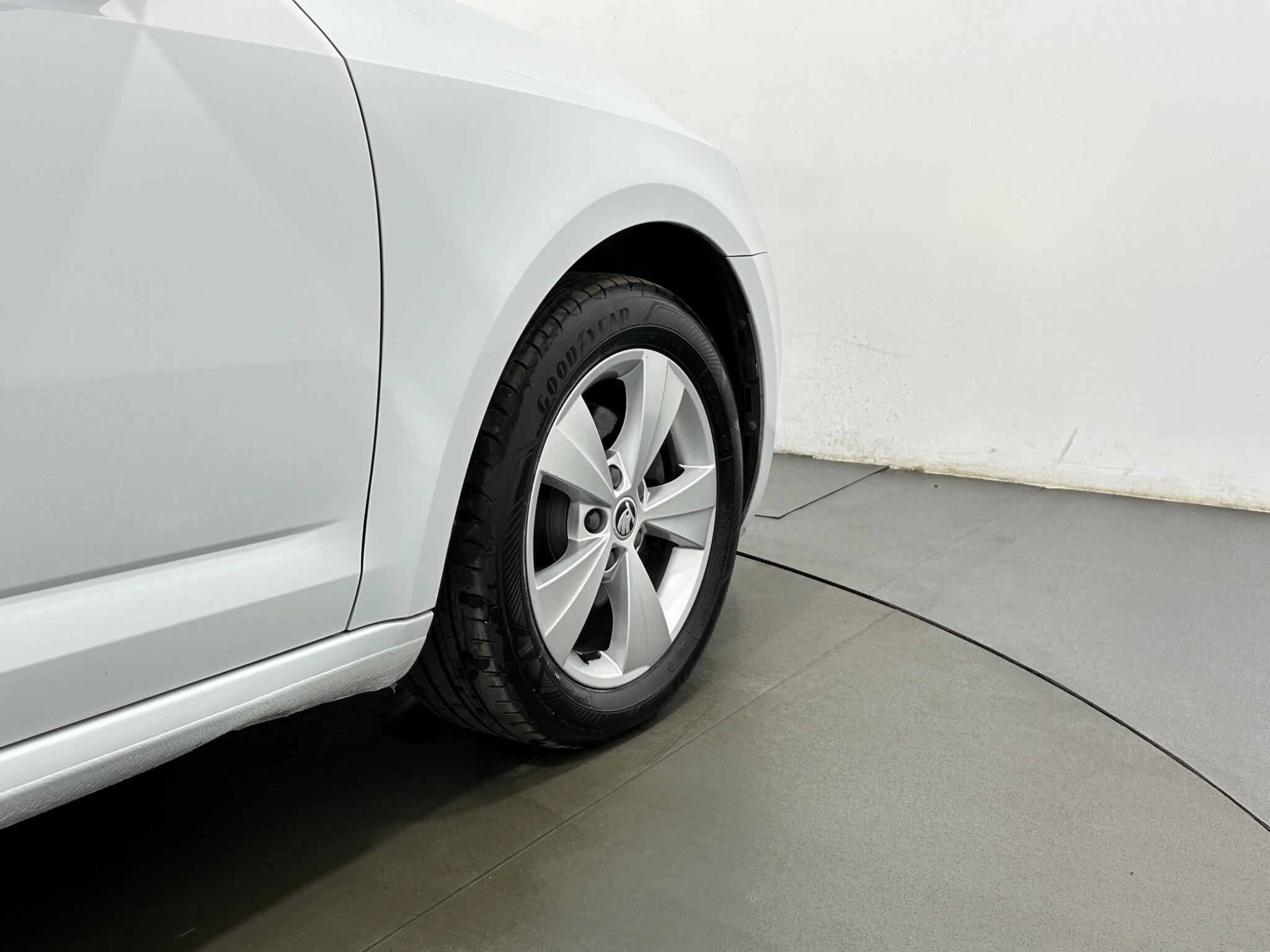 Skoda Octavia view 50