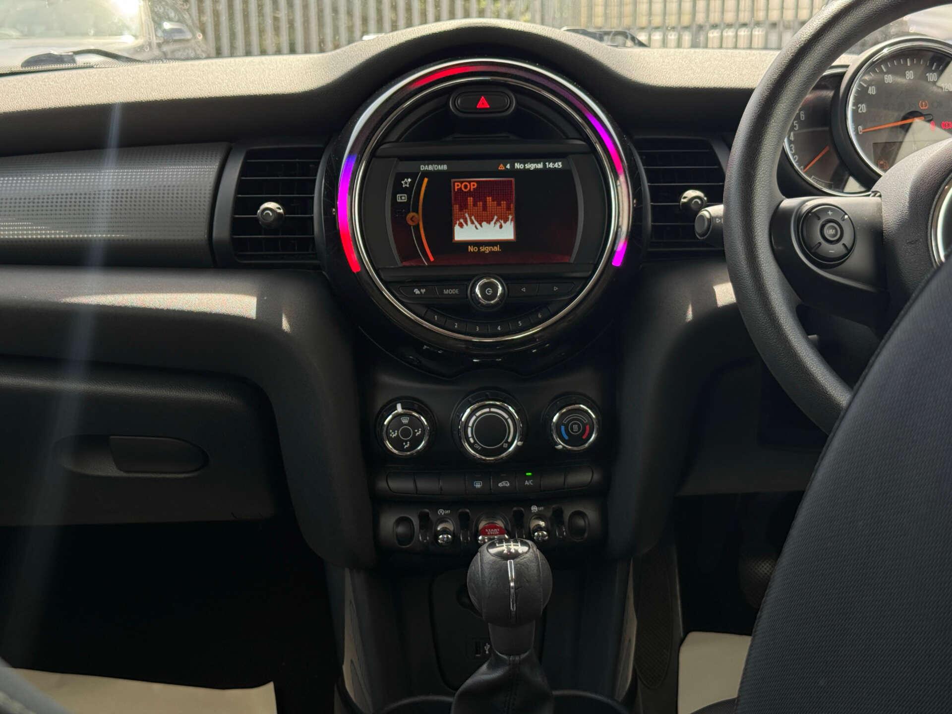 Mini Cooper view 34