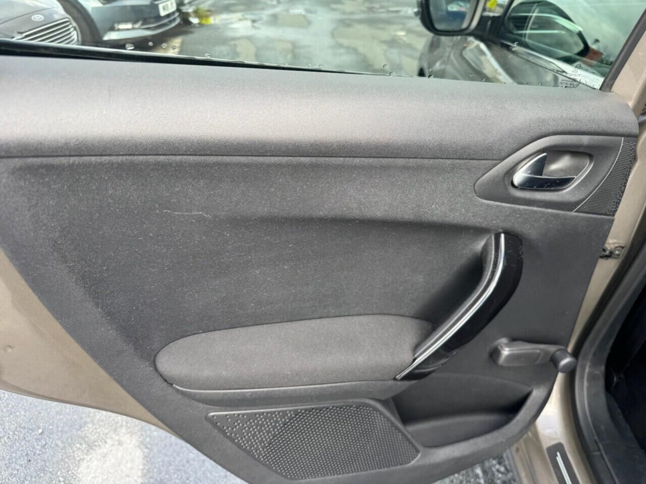Peugeot 208 view 52